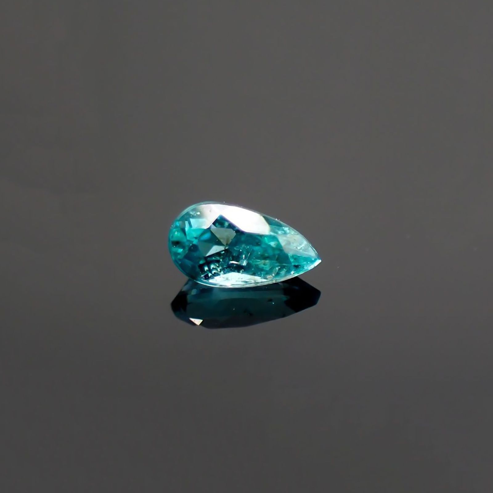 パライバトルマリン(宝石名トルマリン/別名パライバ・トルマリン) ブラジル産 識別済 0.074ct / 3.6×2mm前後 [210712152]