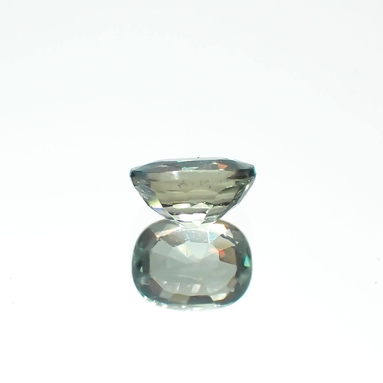 アレキサンドライト(宝石名アレキサンドライト)タンザニア産 0.31ct 識別済[230321349]4.2x3.1mm前後