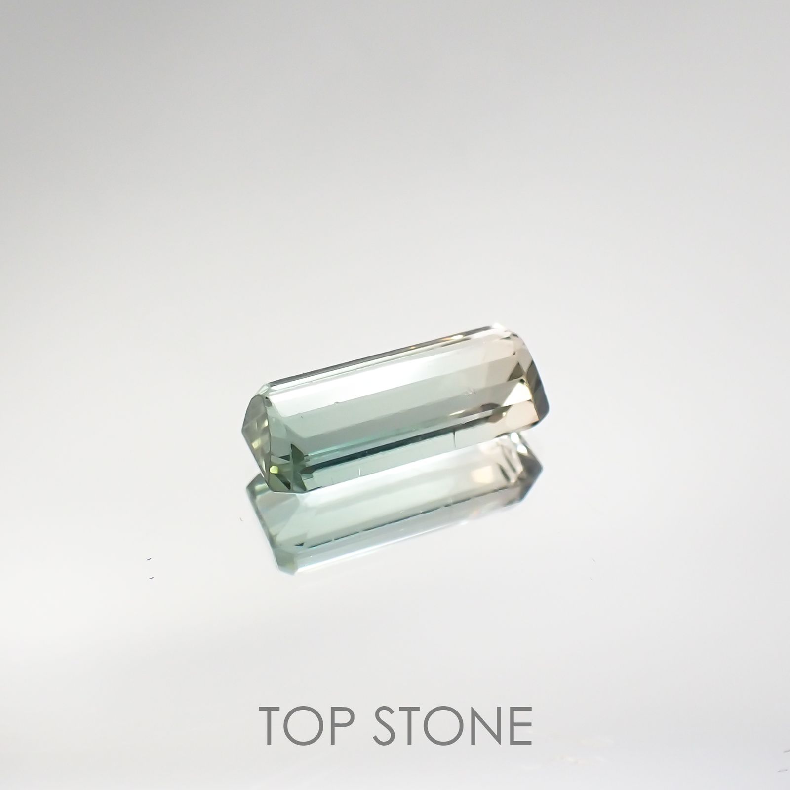 バイカラートルマリン ブラジル産 ルース 1.7ct[210711883]10.5×4.2mm前後