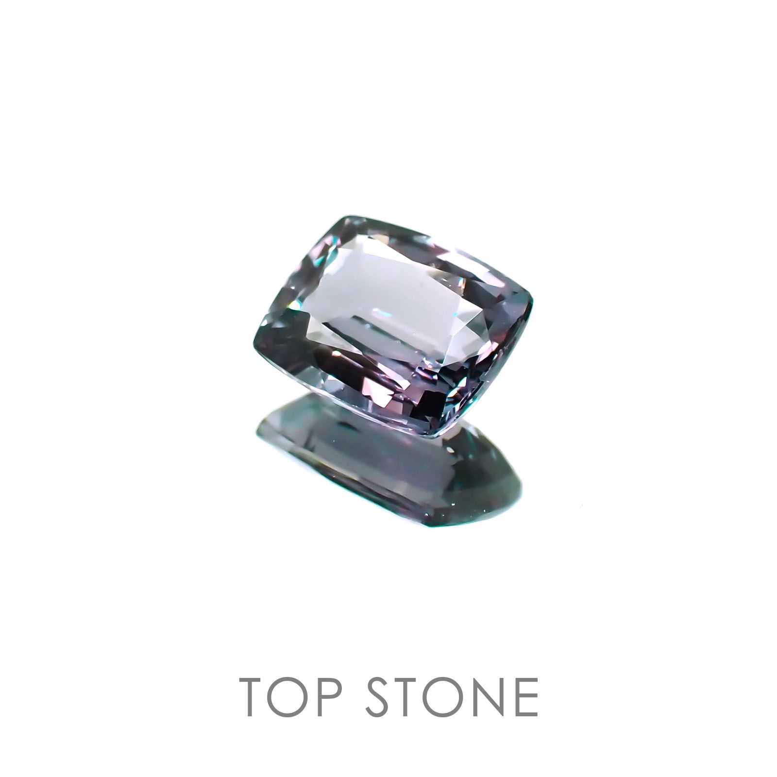 カラーチェンジガーネット(アレキタイプ) マダガスカル・ベキリー産 ルース 0.81ct[210310160]6.1×4.9mm前後