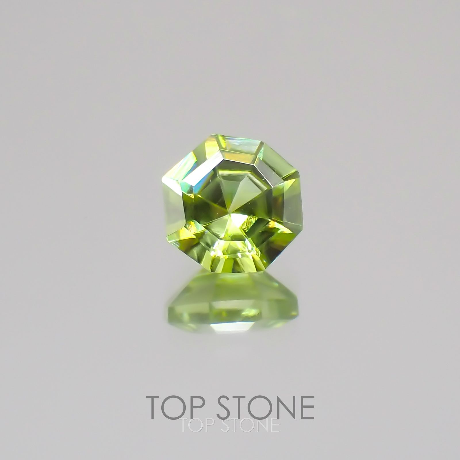 ◇オクタゴンカット◇ スフェーン  マダガスカル産 ルース 0.63ct[21019420]5×5mm前後