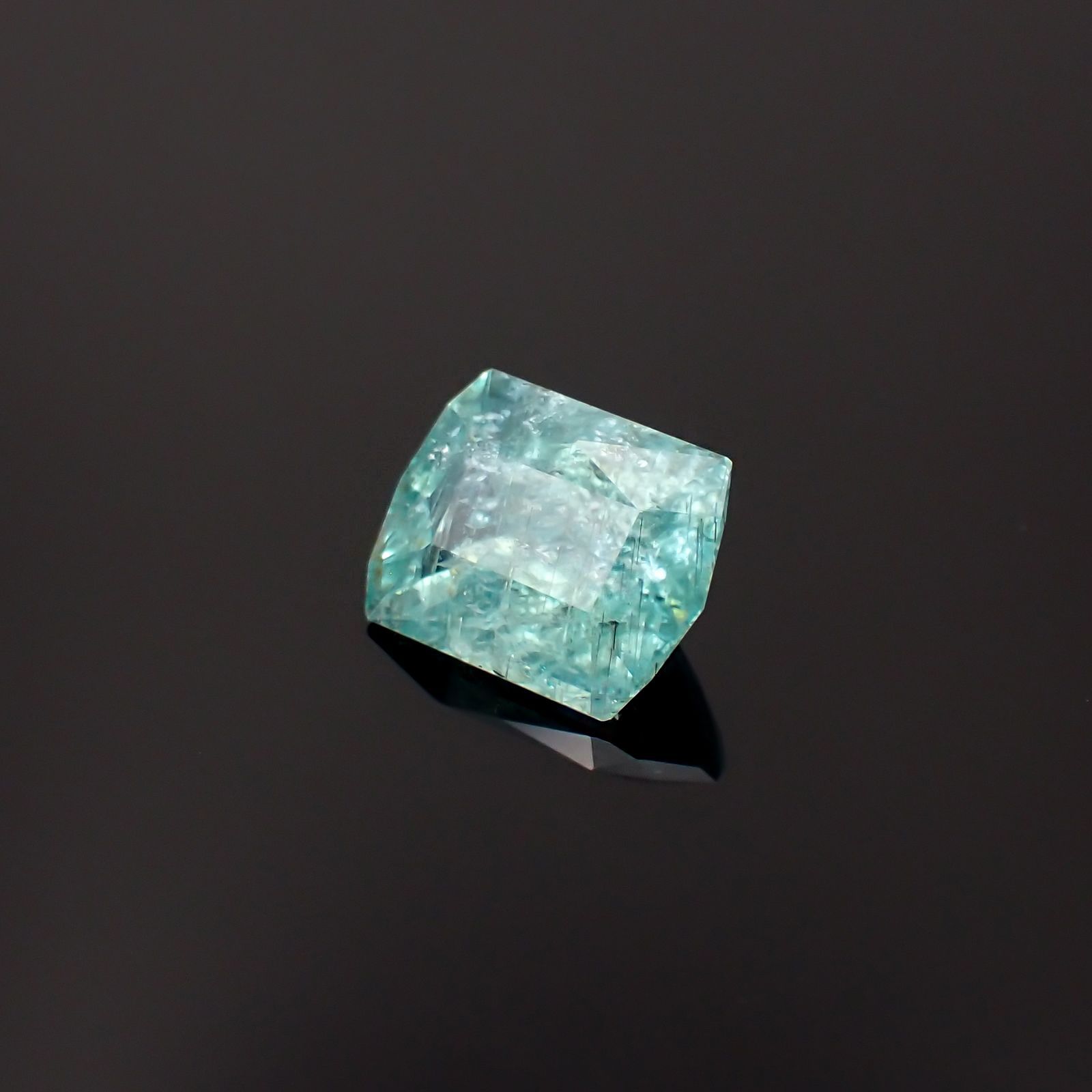 ◇カスタムカット◇パライバトルマリン モザンビーク産 8.89ct / 15.1x11.5mm前後 [230622508]