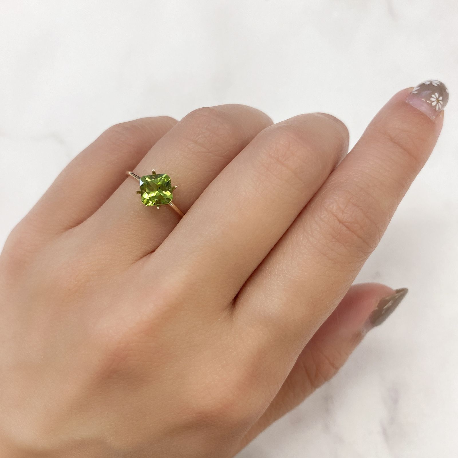◇アッシャーカット◇ペリドット(宝石名ペリドット) パキスタン産 1.21ct 識別済[210913483]6.1×6.1mm前後