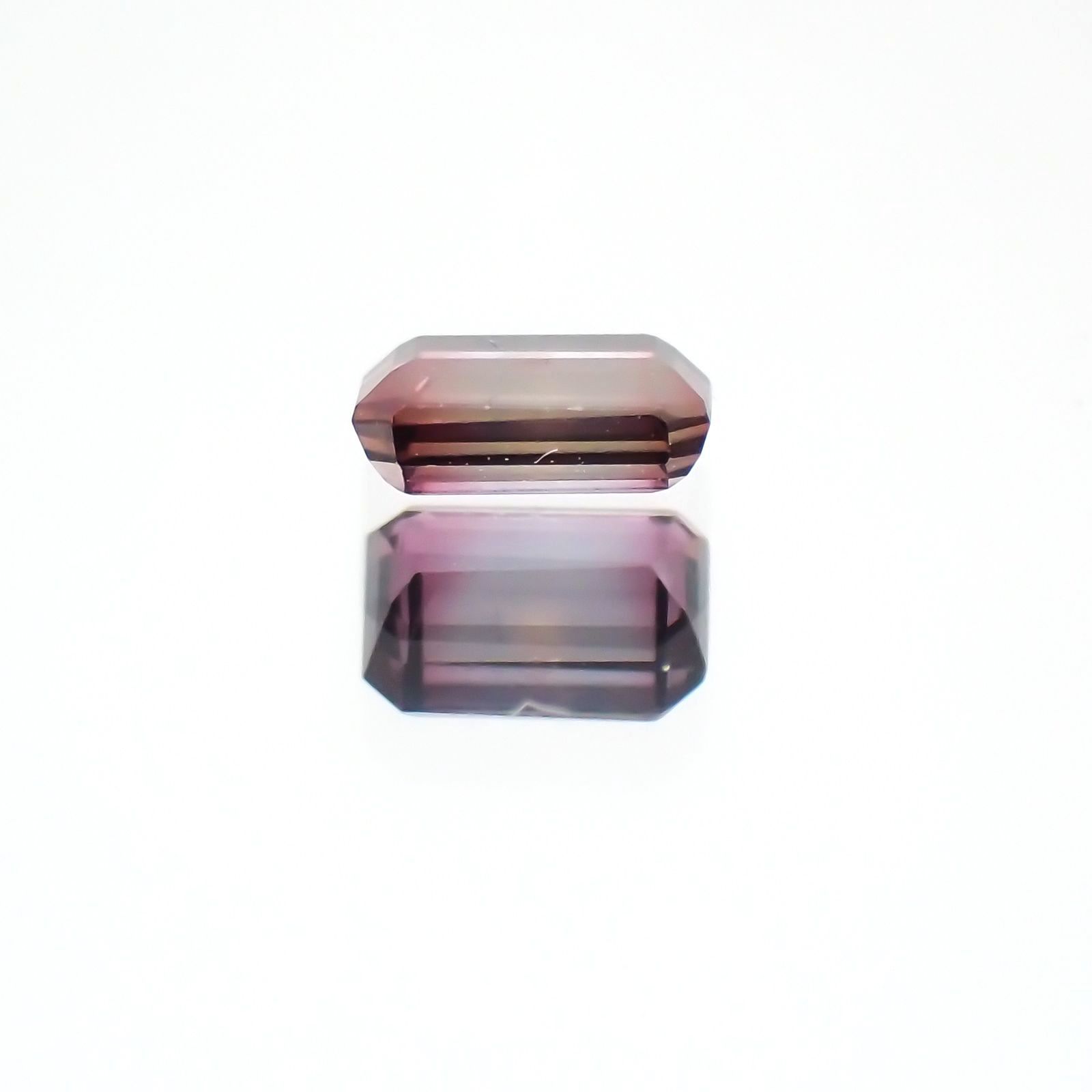 バイカラーサファイア(宝石名バイカラー・サファイア) タンザニア産 0.23ct 識別済[21069755]4×2.8mm前後