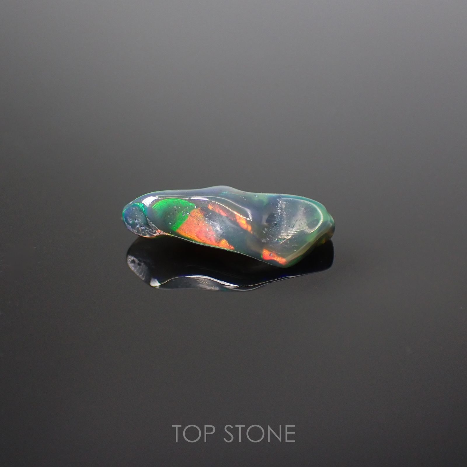 ◇バロック型◇ブラックオパール(宝石名オパール/加熱処理) エチオピア産 1.03ct 識別済[211013507]13.8×6mm前後