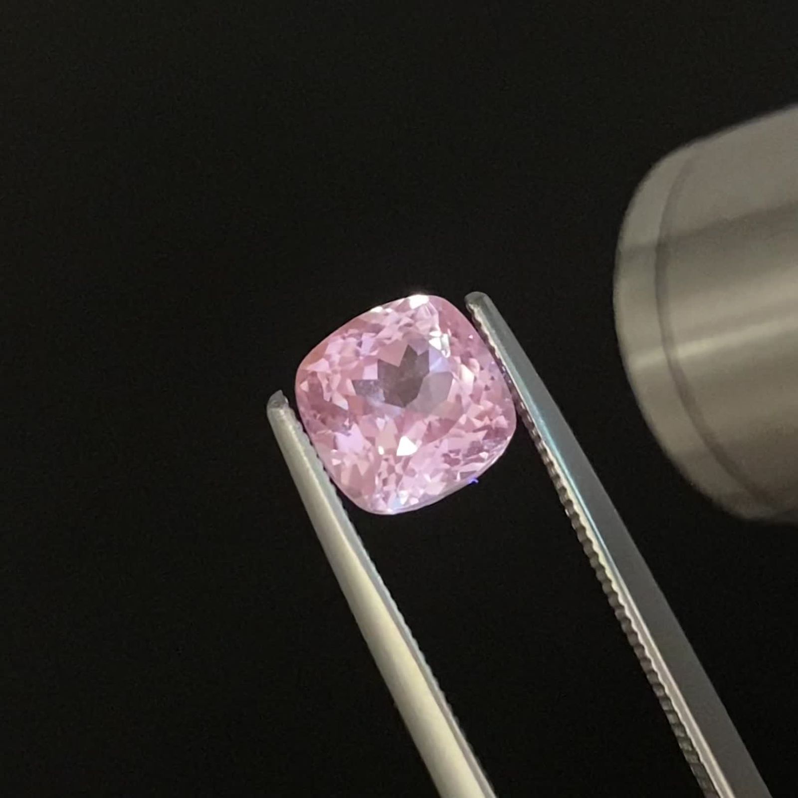 クンツァイト アフガニスタン産 2.00ct / 7x7mm前後 [231224787] | TOP