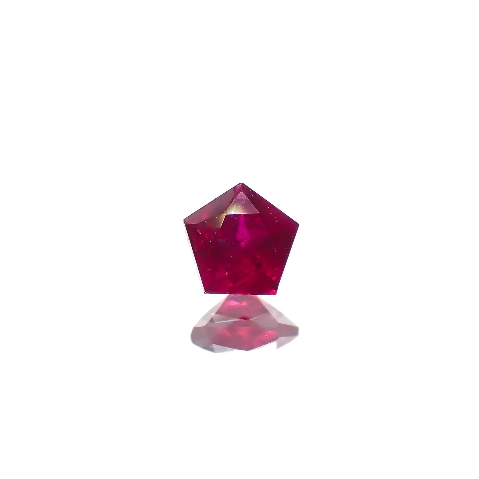 ◇ペンタゴンカット◇ルビー(宝石名ルビー)モザンビーク/ミャンマー産 0.12ct 識別済[231225038]3x3.1mm前後