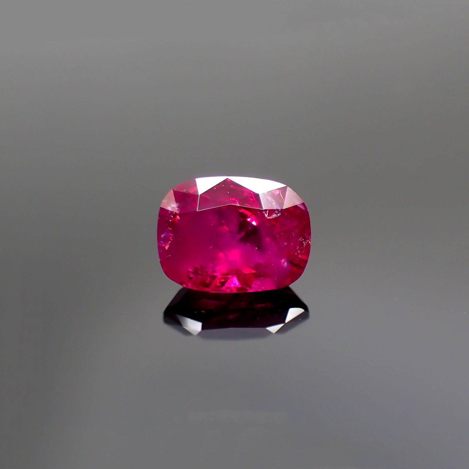 ルビー 非加熱(宝石名ルビー) ミャンマー産 GIA鑑付 1.07ct / 6.7x5.1mm前後 [20073766]