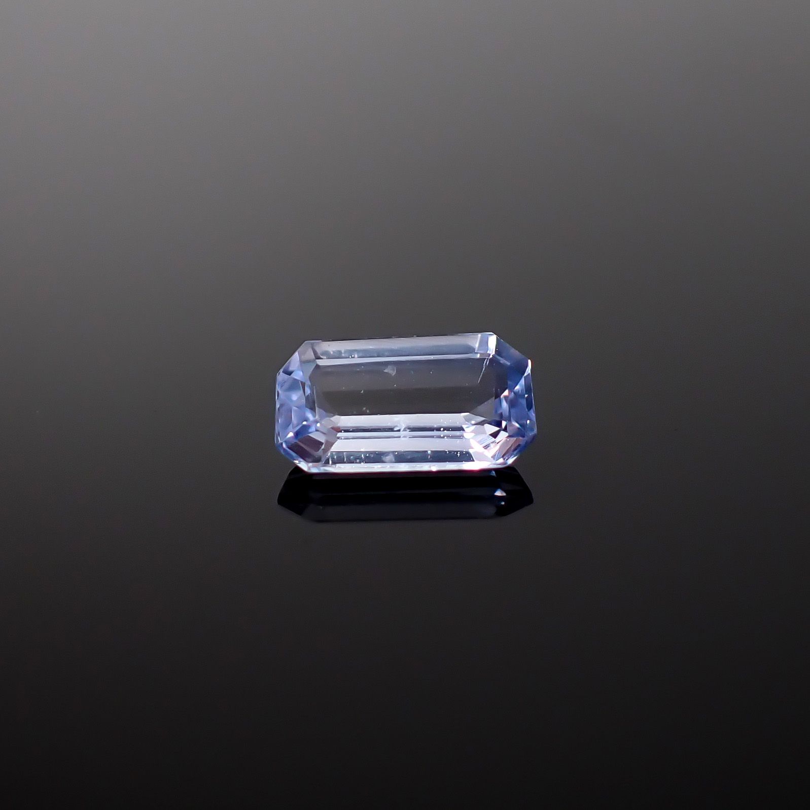 アイスブルーサファイア スリランカ/マダガスカル産 0.86ct / 7.4x4.1mm前後 [260732586]