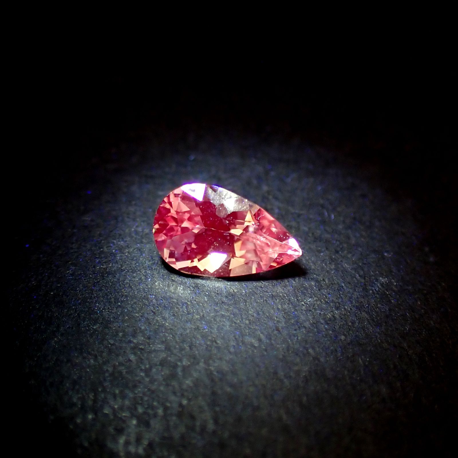 アイスラベンダーサファイア(宝石名サファイア)スリランカ/マダガスカル産 0.80ct 識別済[240226287]7.4x4.4mm前後