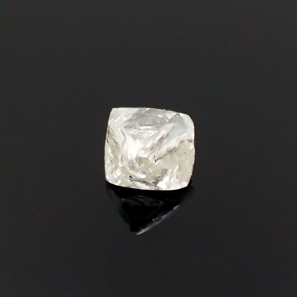 ソーヤブルダイヤモンド 原石(宝石名ダイアモンド) 0.200ct ソ付(彩珠)[230120147]3x2.8mm前後