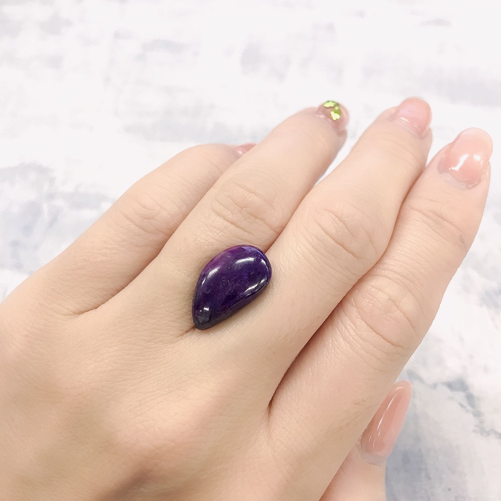 ◇フリーフォーム◇スギライト 南アフリカ産 6.77ct [250114824]17.7x10.4mm前後