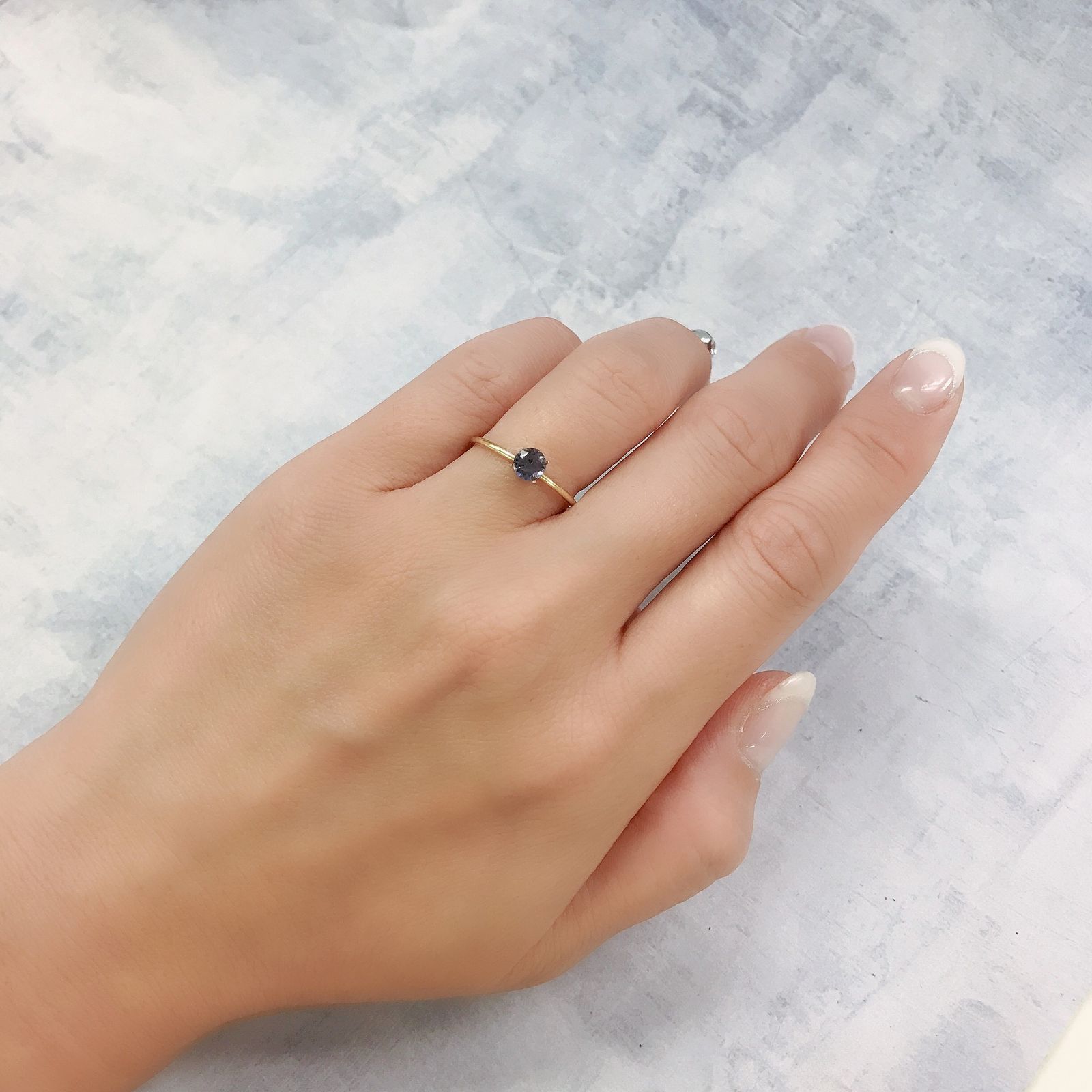 グレイッシュブルースピネル(宝石名スピネル)ビルマ/マダガスカル産 0.37ct 識別済[220716966]4.5x4.5mm前後