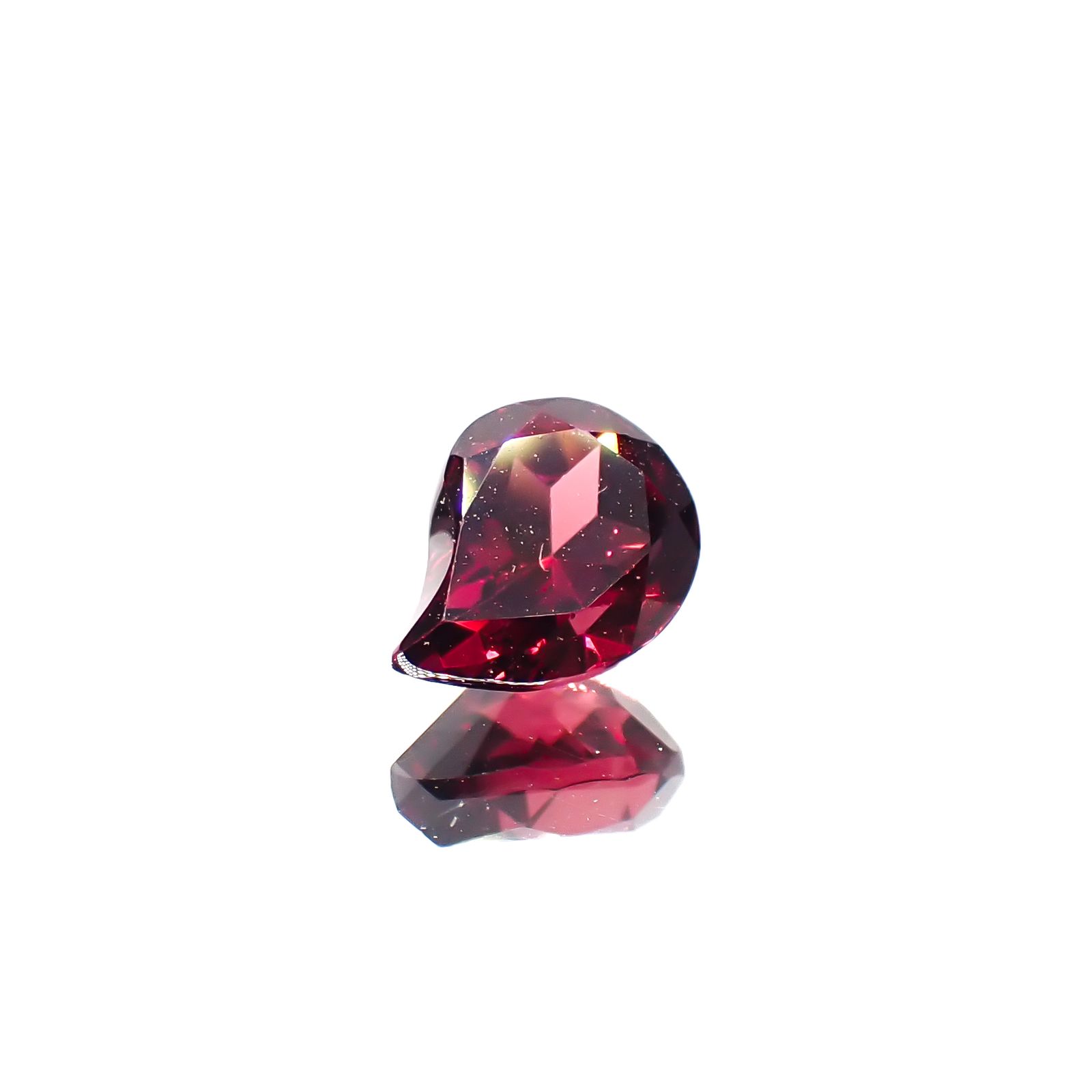 ◇カスタムカット◇パイロープアルマンディンガーネット モザンビーク産 0.83ct[240928956]6.2x4.9mm前後
