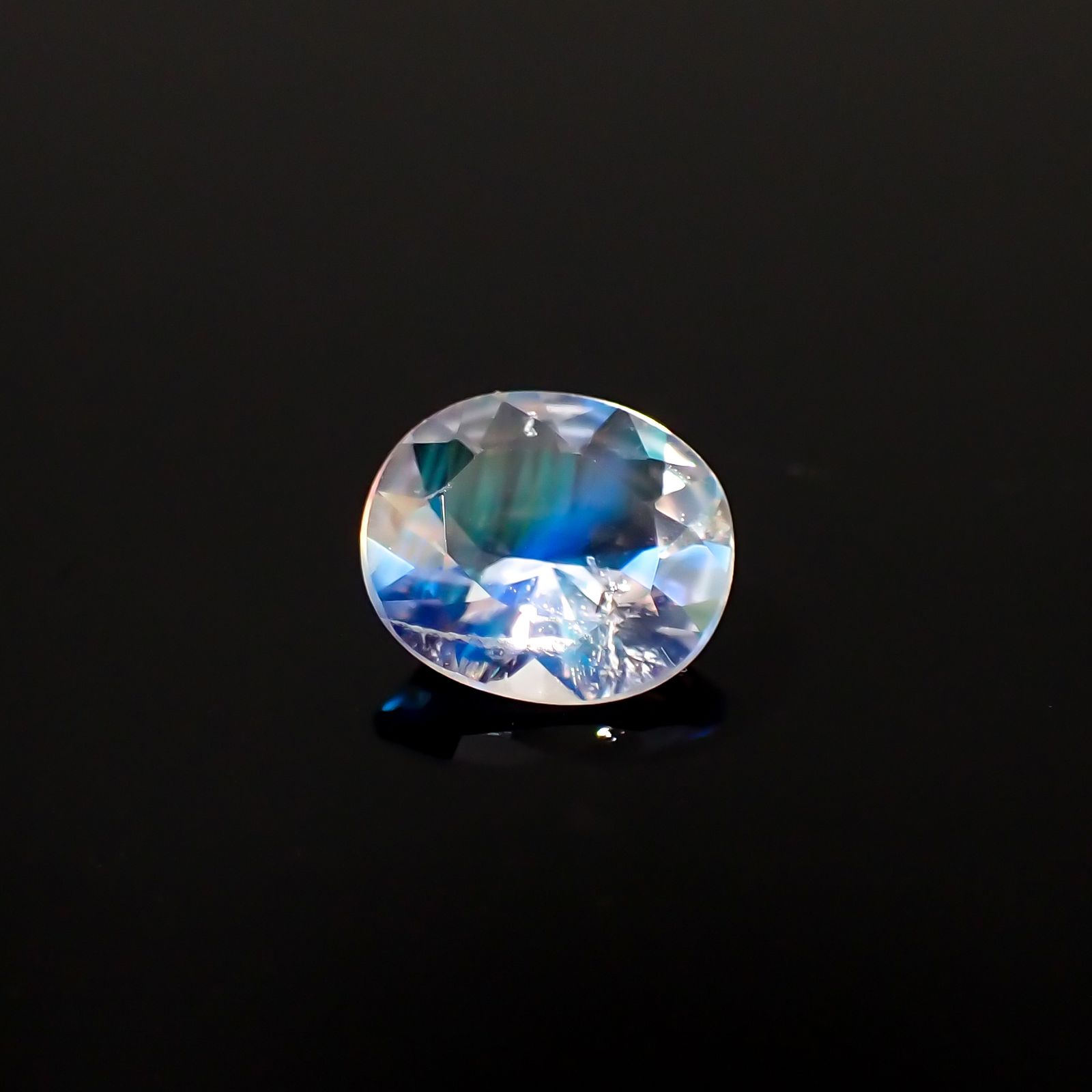 レインボームーンストーン(宝石名ラブラドライト)タンザニア産 0.62ct 識別済[230321264]6.4x5.6mm前後