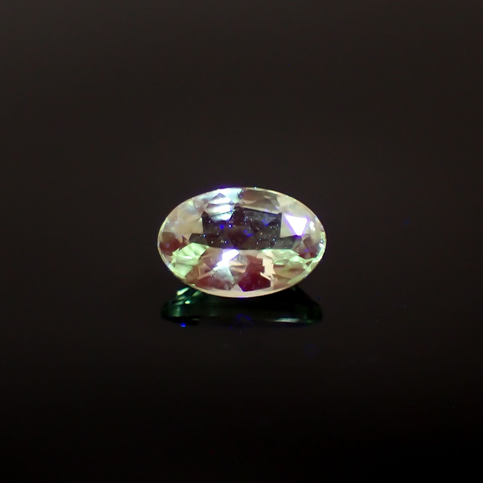 ミントガーネット タンザニア産 0.41ct[231023724]5.7x3.8mm前後