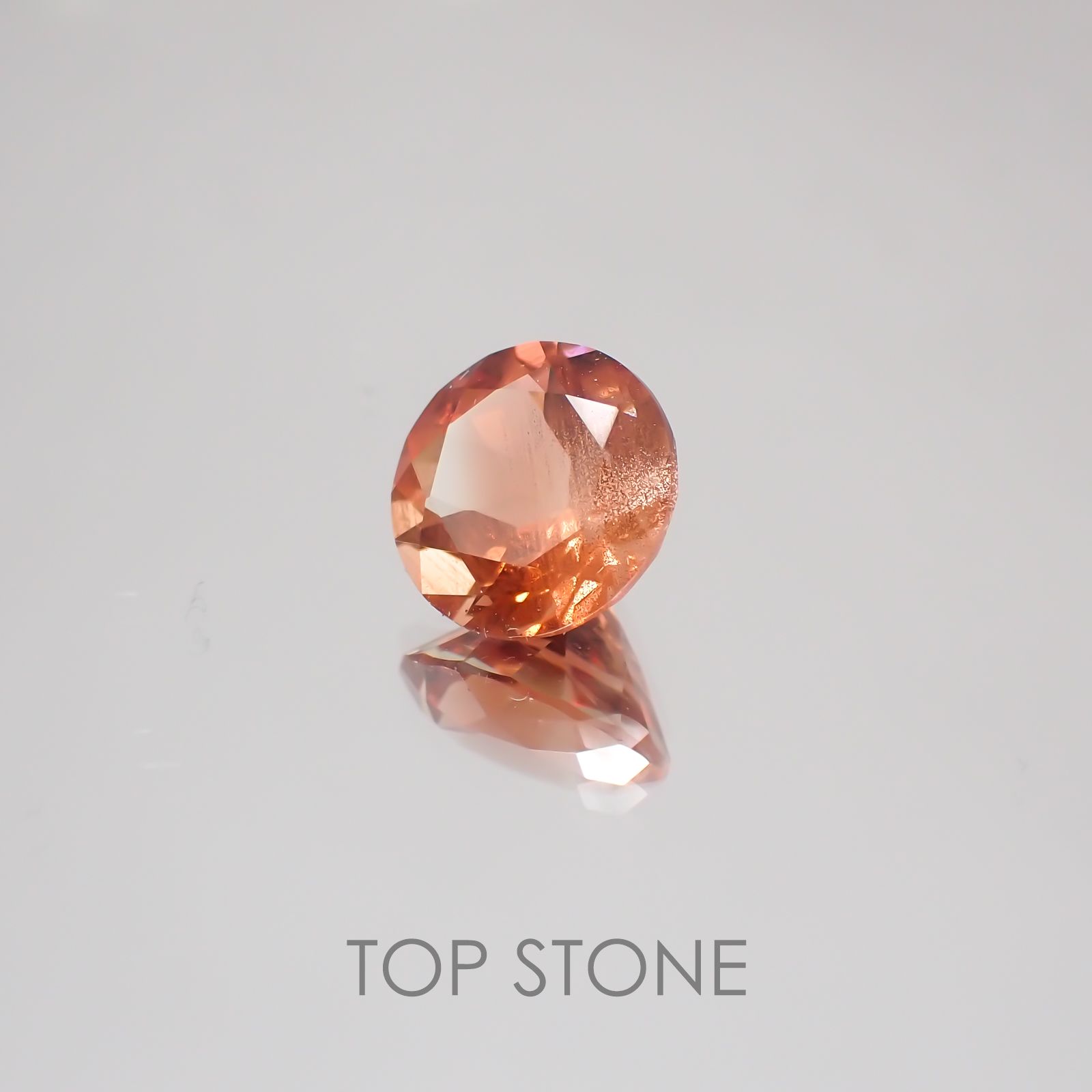 オレゴンサンストーン(宝石名ラブラドライト・サンストーン) アメリカ・オレゴン州産 1.733ct ソ付(彩珠)[21019352]8×8mm前後