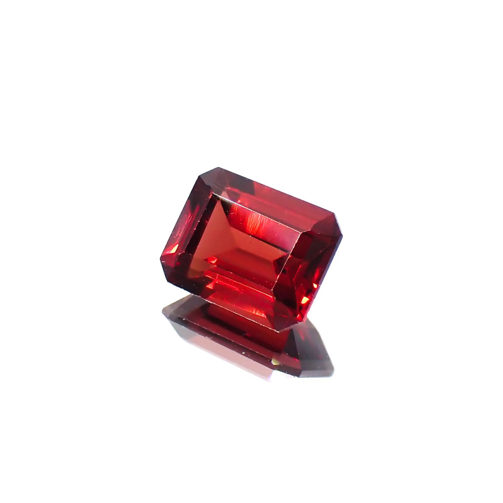 パイロープアルマンディンガーネット(宝石名パイロープ アルマンディン・ガーネット)ブラジル産 1.86ct 識別済[221219537]7.8x6mm前後