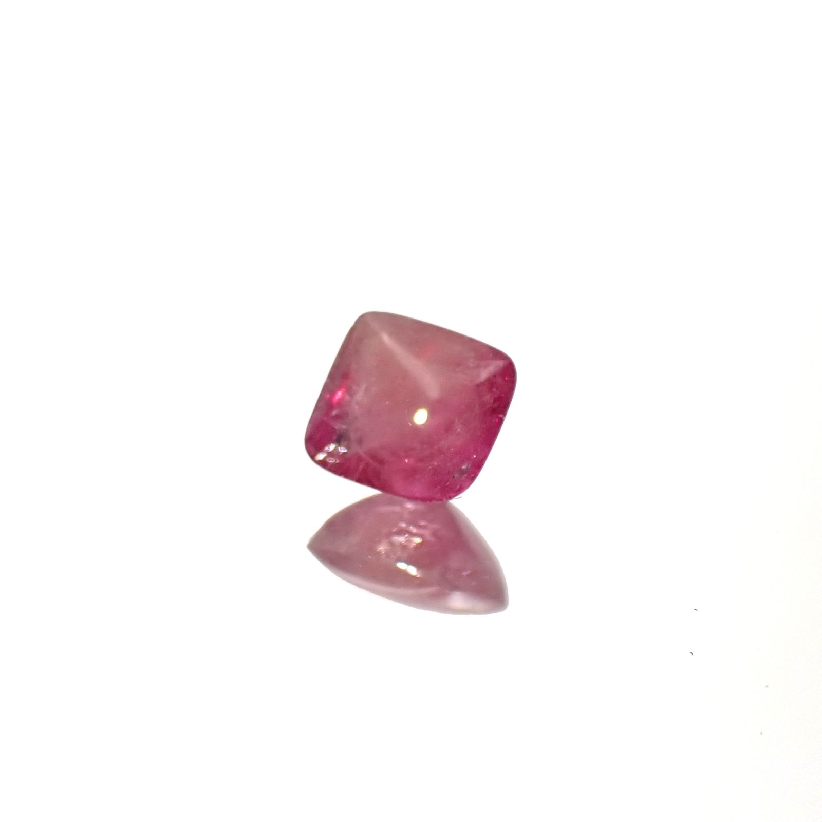 ◇バフカット◇レッドベリル アメリカ・ユタ州産 0.22ct[231023765]3.8x3.5mm前後