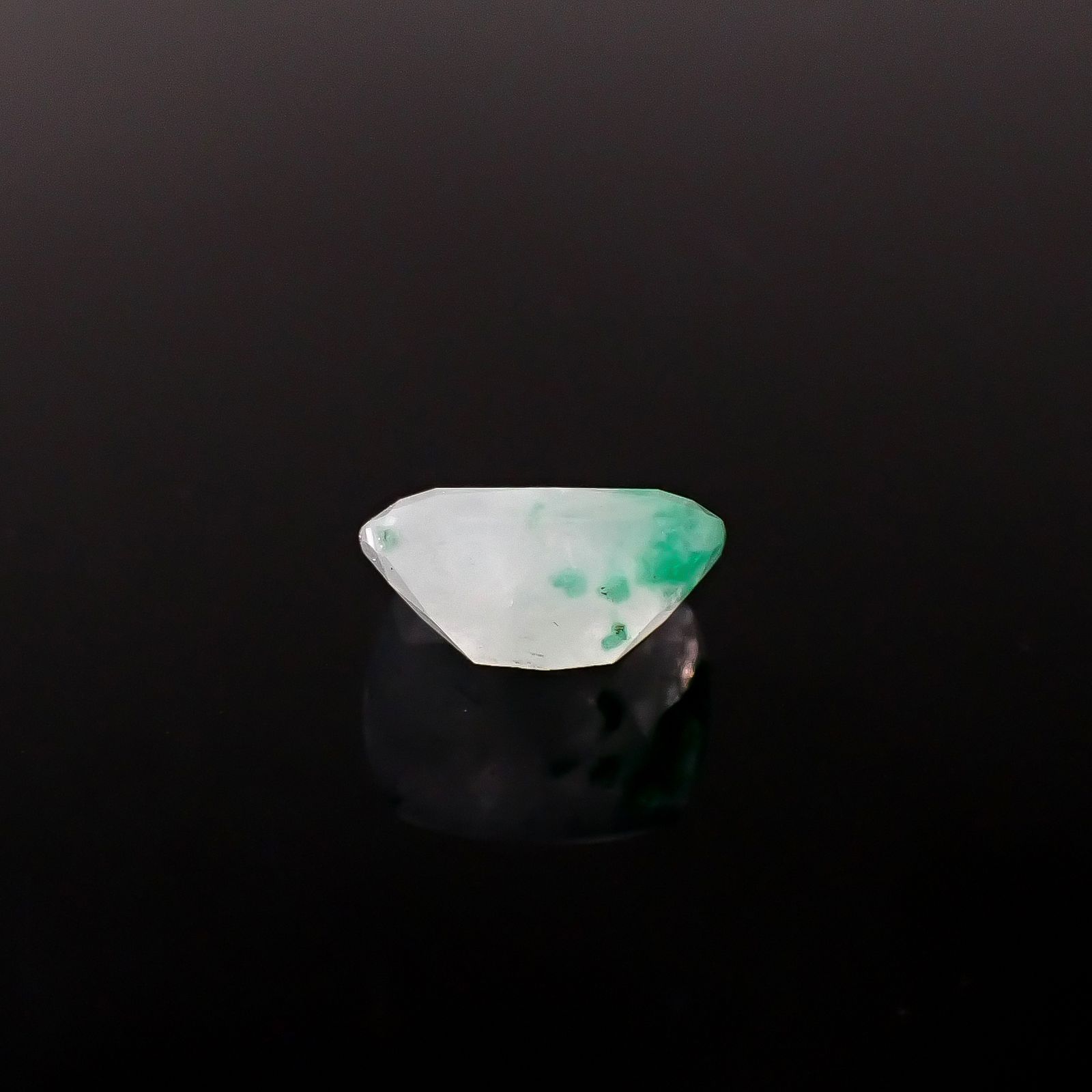 エメラルドインクォーツ パキスタン産 2.09ct / 9.5x7.8mm前後 [260231656]