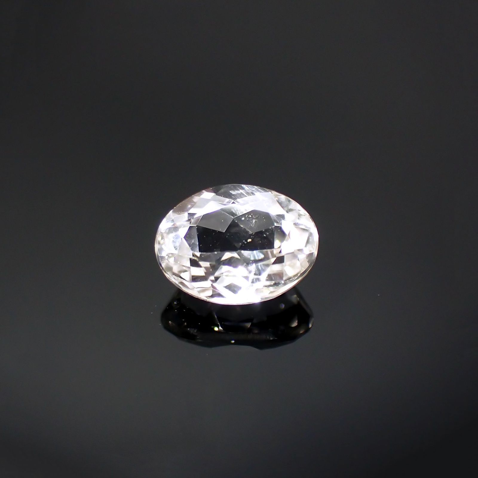 カラーレススポジュミン(宝石名ホワイト・スポジュミン) ブラジル産 1.64ct 識別済[250812620]8×6.1mm前後