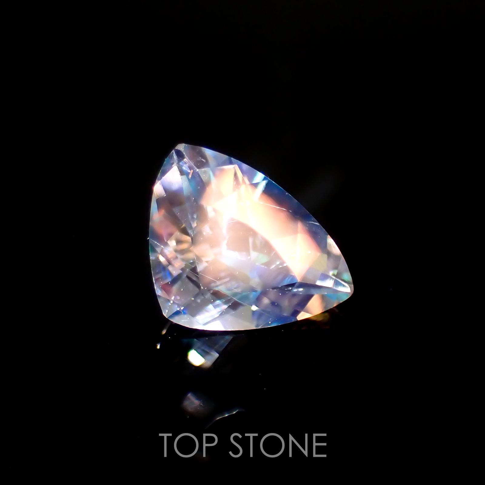 レインボームーンストーン(宝石名ラブラドライト)マダガスカル産 0.57ct 識別済[211113757]5x6.8mm前後