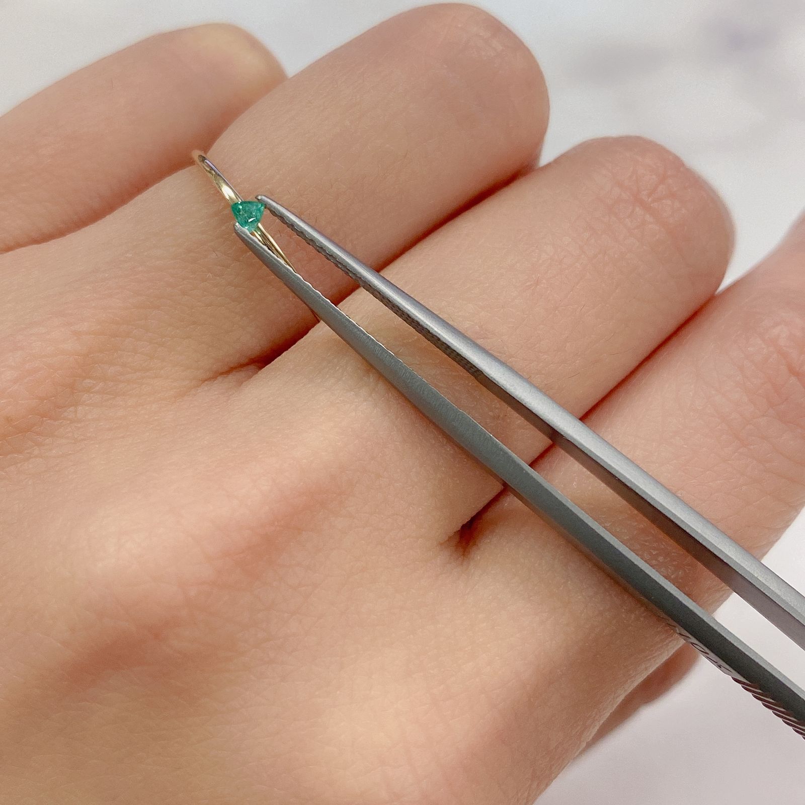 パライバトルマリン(宝石名トルマリン/別名パライバ・トルマリン) ブラジル・バターリャ鉱山産 0.049ct 識別済[19111553]2.2x2.3mm前後