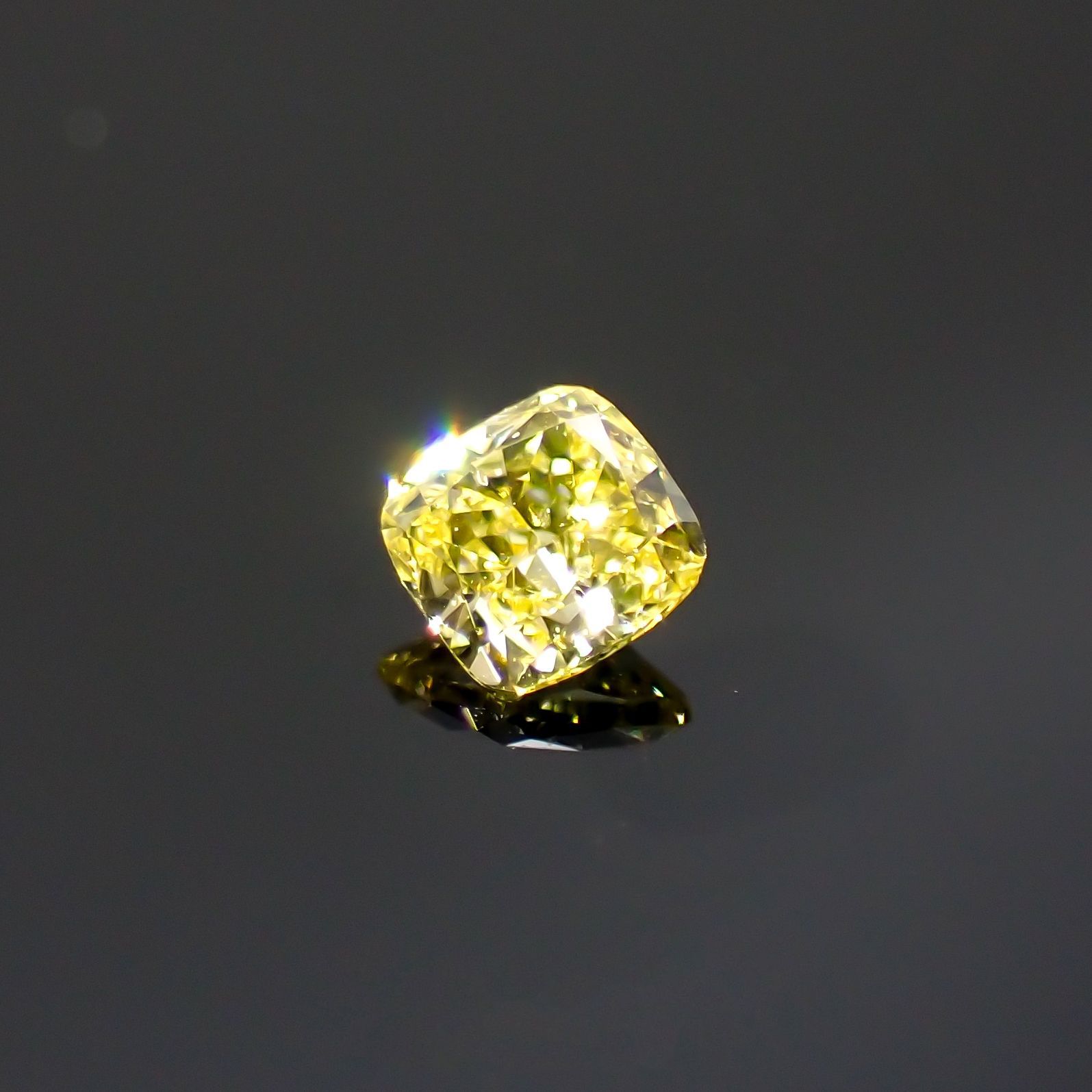 イエローダイヤモンド SI-VS(宝石名ダイアモンド) 0.068ct 識別済[220616396]2.3x2.4mm前後
