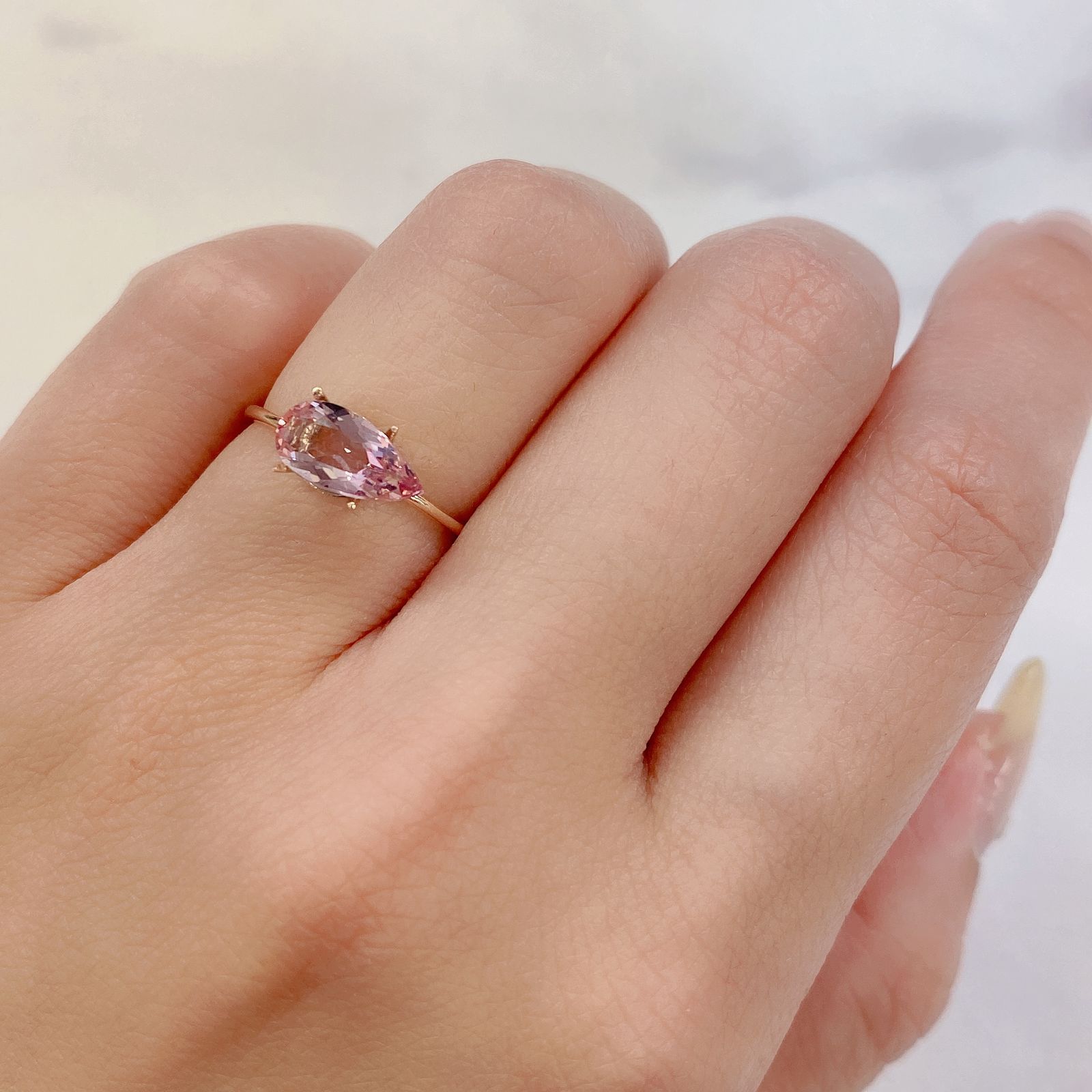 モルガナイト(宝石名モルガナイト) ナイジェリア産 0.95ct 識別済[20127415]10.2×5.2mm前後