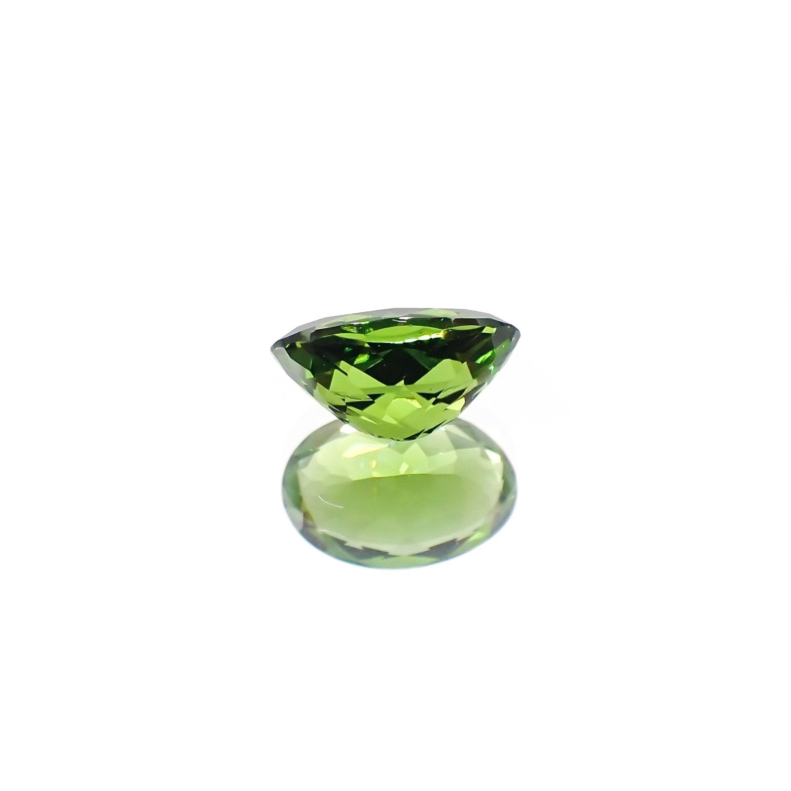 クロムトルマリン(宝石名バナジウム(クロム)・トルマリン)タンザニア産 ソ付(彩珠) 1.018ct / 7.8x5.4mm前後 [230823072]