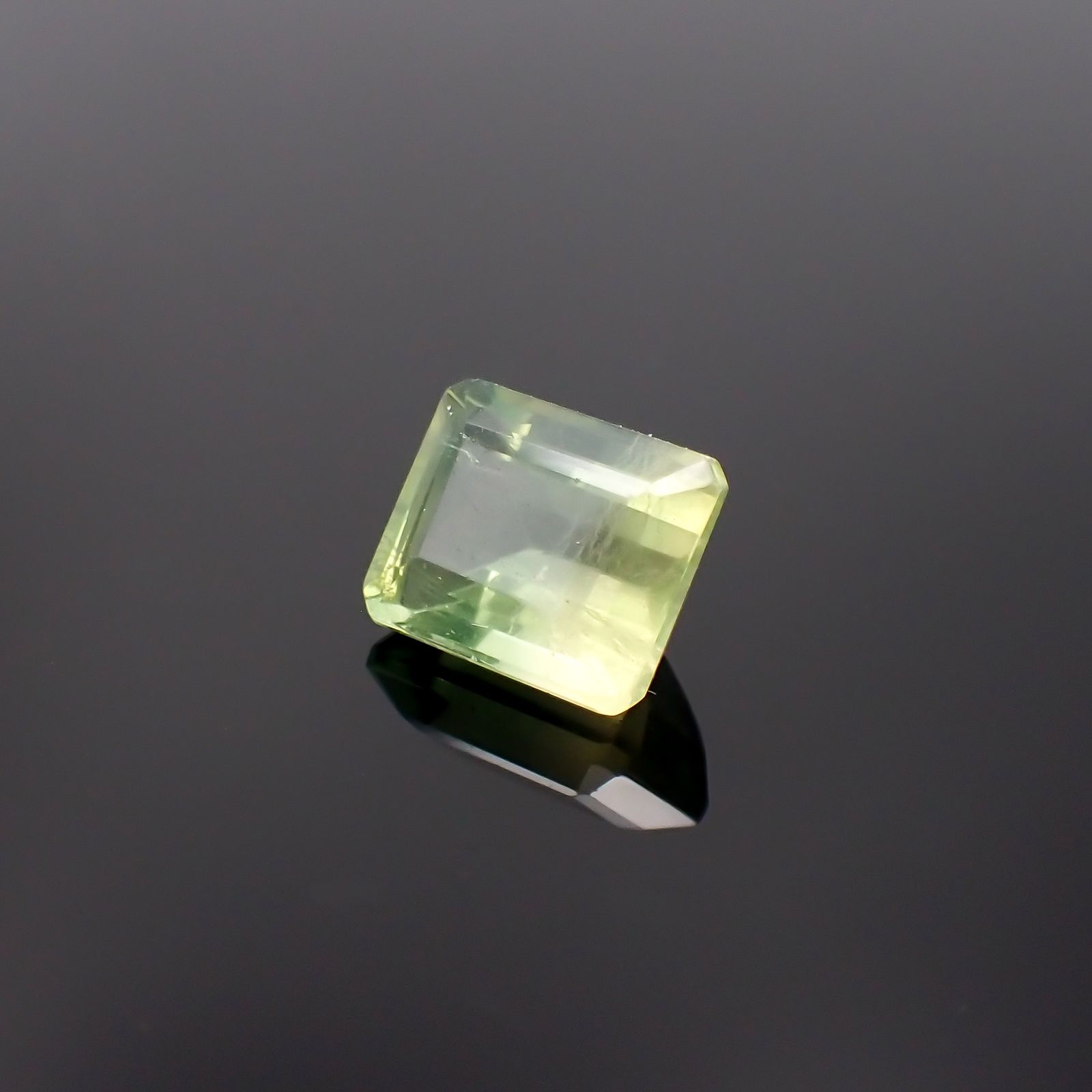 バイカラーフローライト フルオレッセンス ブラジル産 4.39ct[230722972]9.8x8.1mm前後
