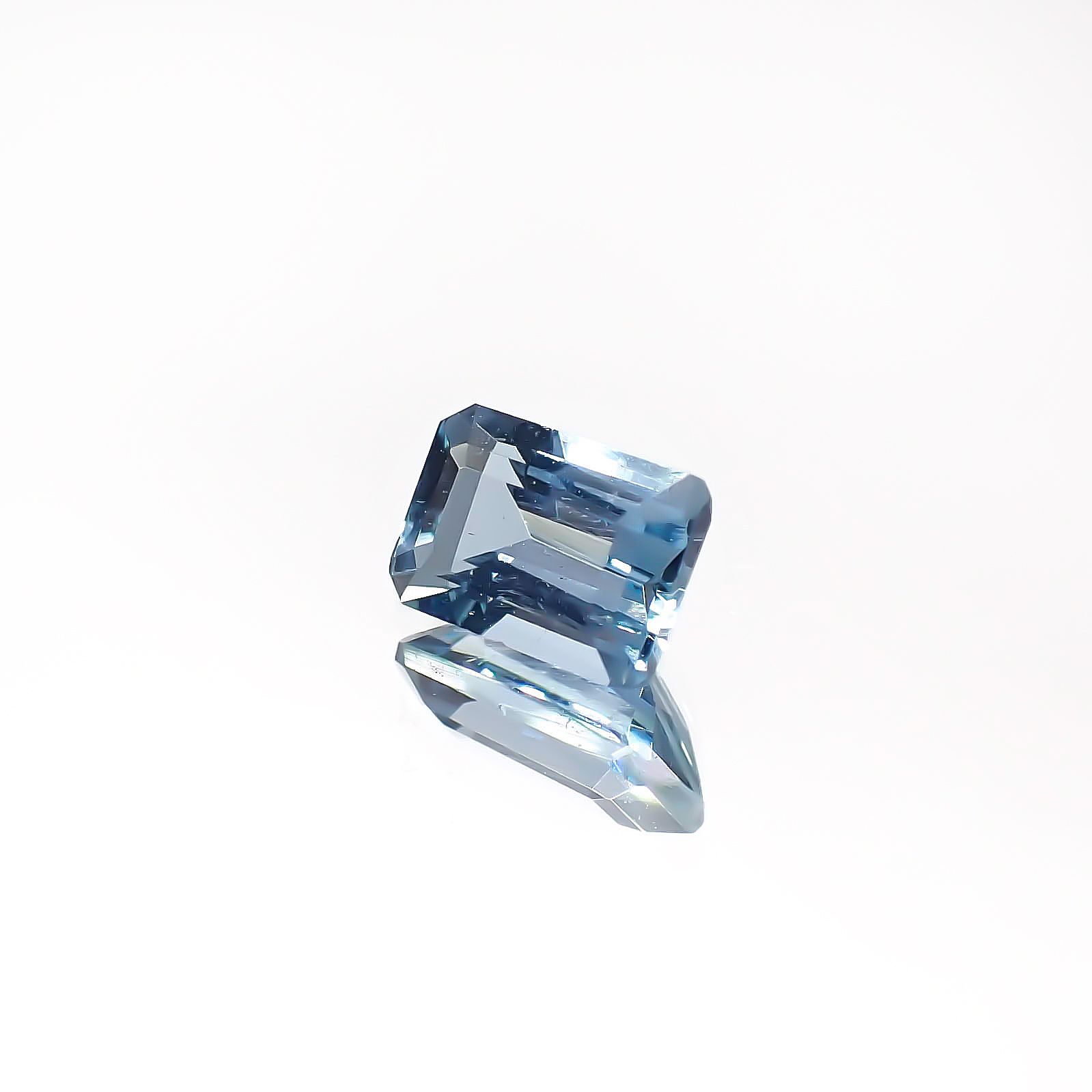 アクアマリン サンタマリアカラー ナイジェリア/マダガスカル産 0.59ct[240225974]6x3.9mm前後