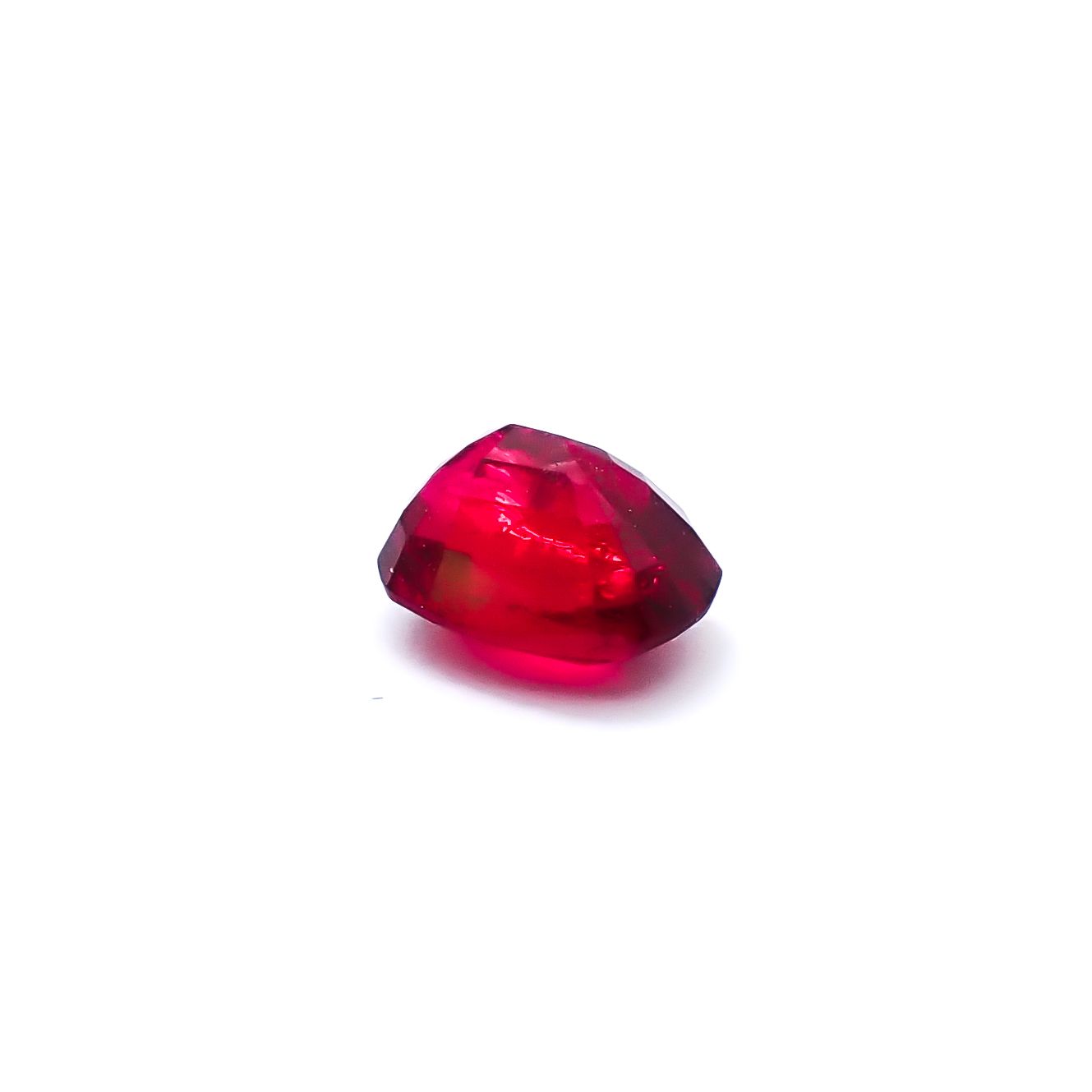ジェダイスピネル(宝石名スピネル/別名ジェダイスピネル)ビルマ産 GUILD鑑付 0.60ct / 5.33x3.94mm前後 [260732539]