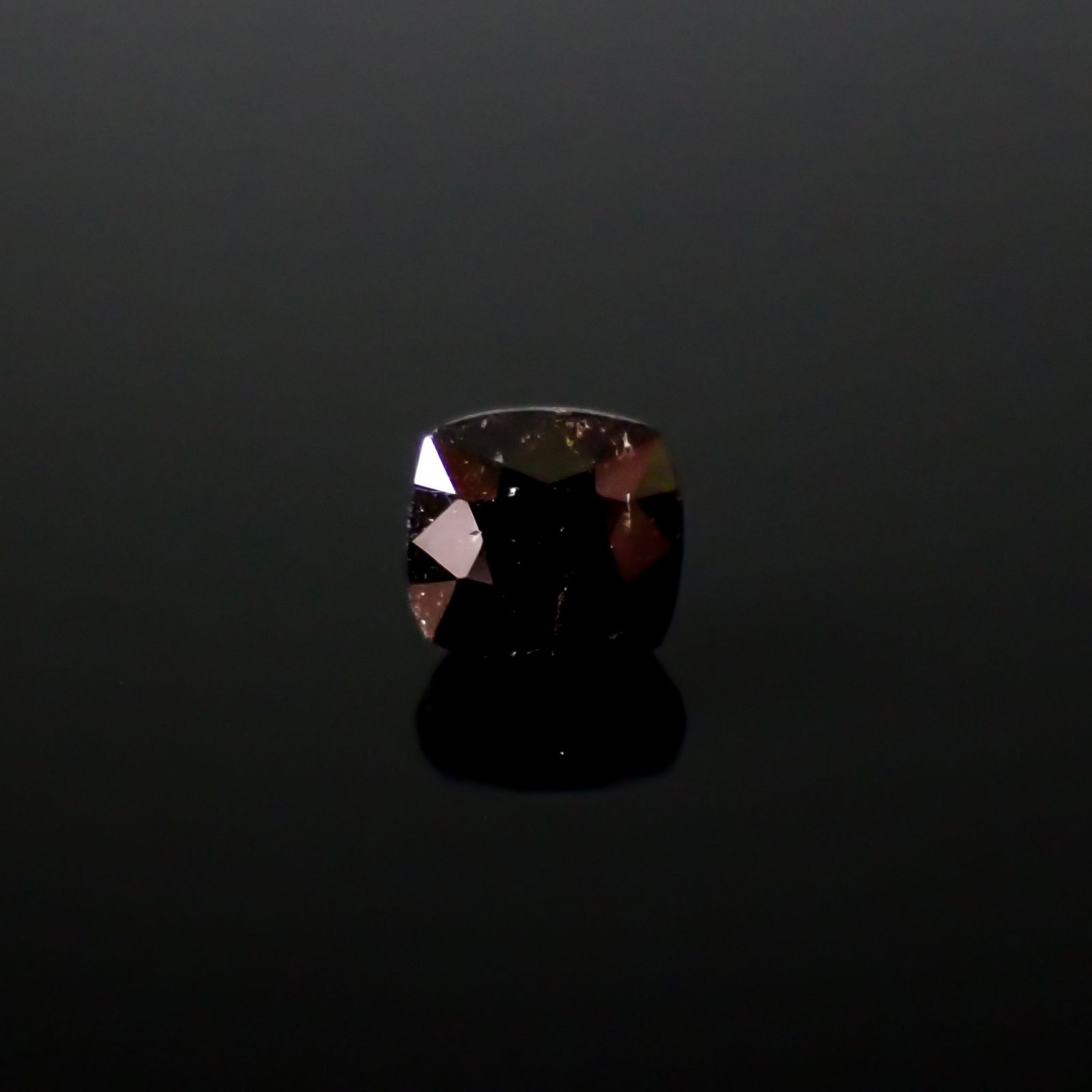 ペイナイト(宝石名ペイナイト)ビルマ産 1.563ct ソ付(彩珠)[241229671]6.3x5.8mm前後