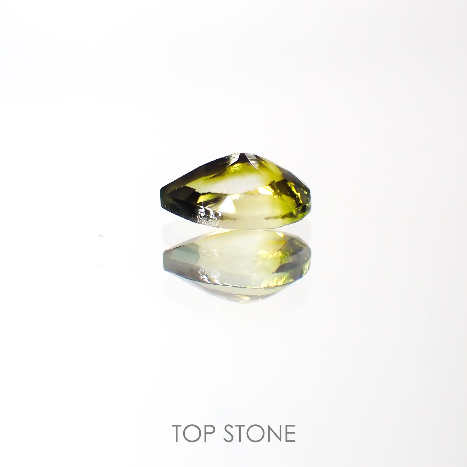 バイカラートルマリン(宝石名バイカラー・トルマリン) ブラジル/アフリカ産 0.56ct 識別済[211013574]6.6×4.5mm前後