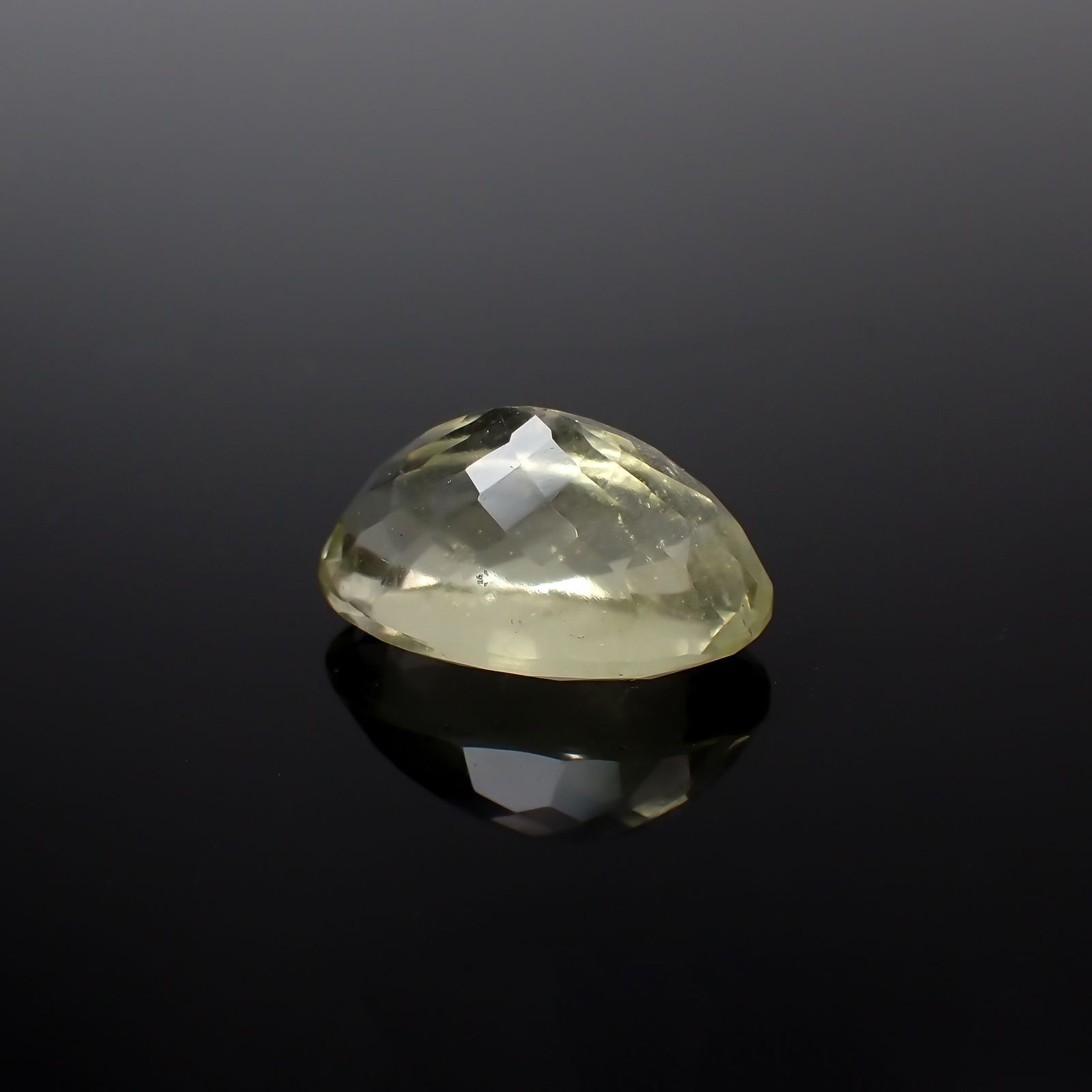 リビアングラス 発見地：エジプト・リビア砂漠 10.69ct[221018191]18.3x12.1mm前後