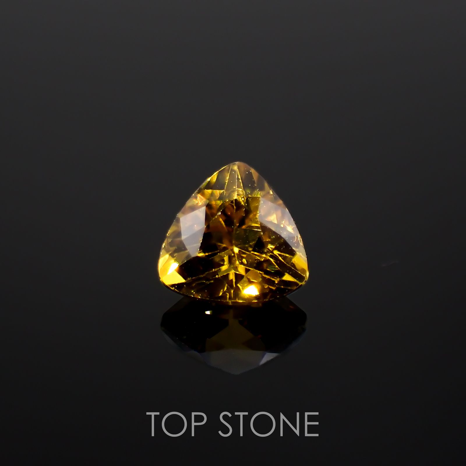 マリガーネット(宝石名グロッシュラー アンドラダイト・ガーネット)マリ共和国産 0.56ct 識別済[221219485]4.9x5mm前後