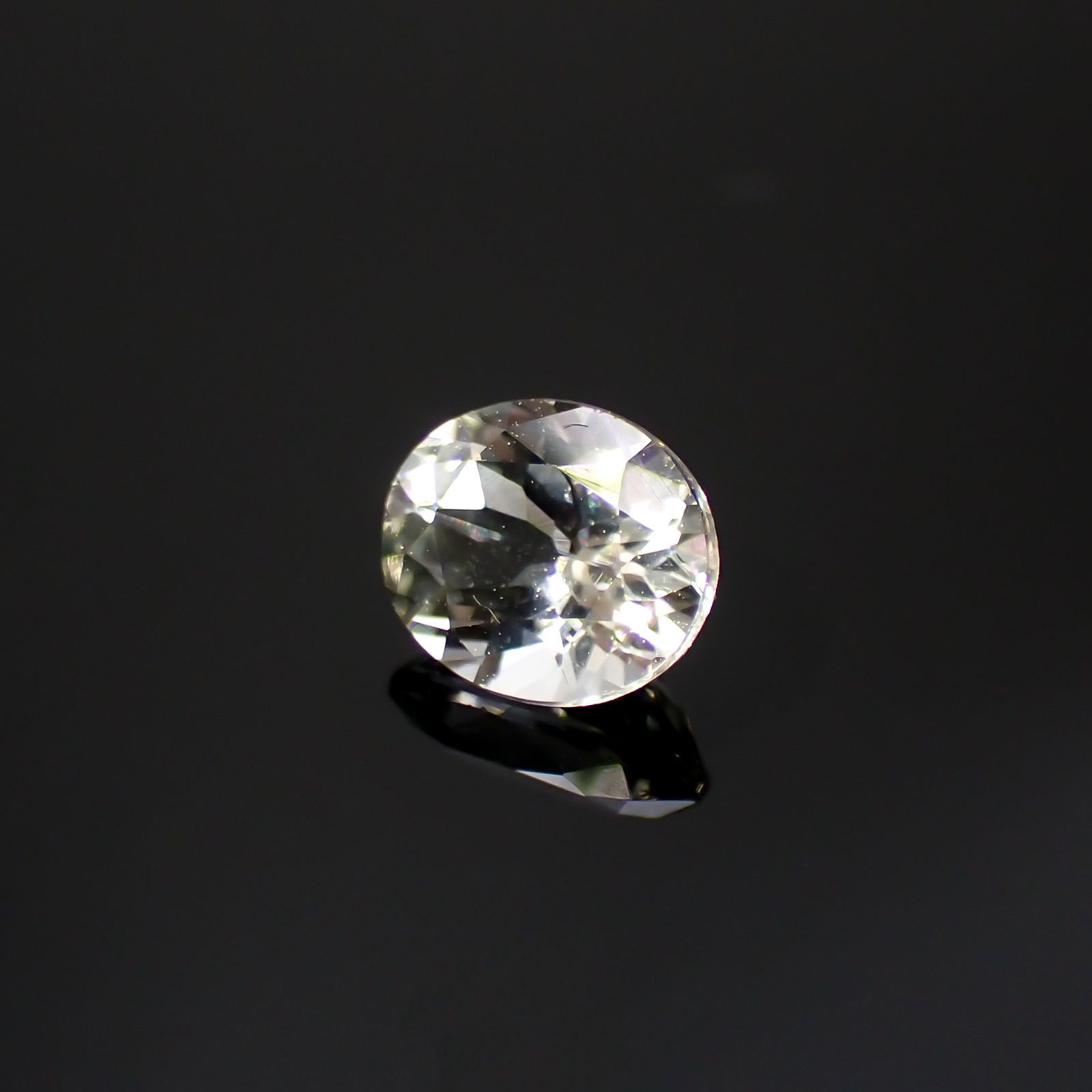 アクロアイト(宝石名トルマリン)ナイジェリア産 0.65ct 識別済[220616254]6.1x5.1mm前後