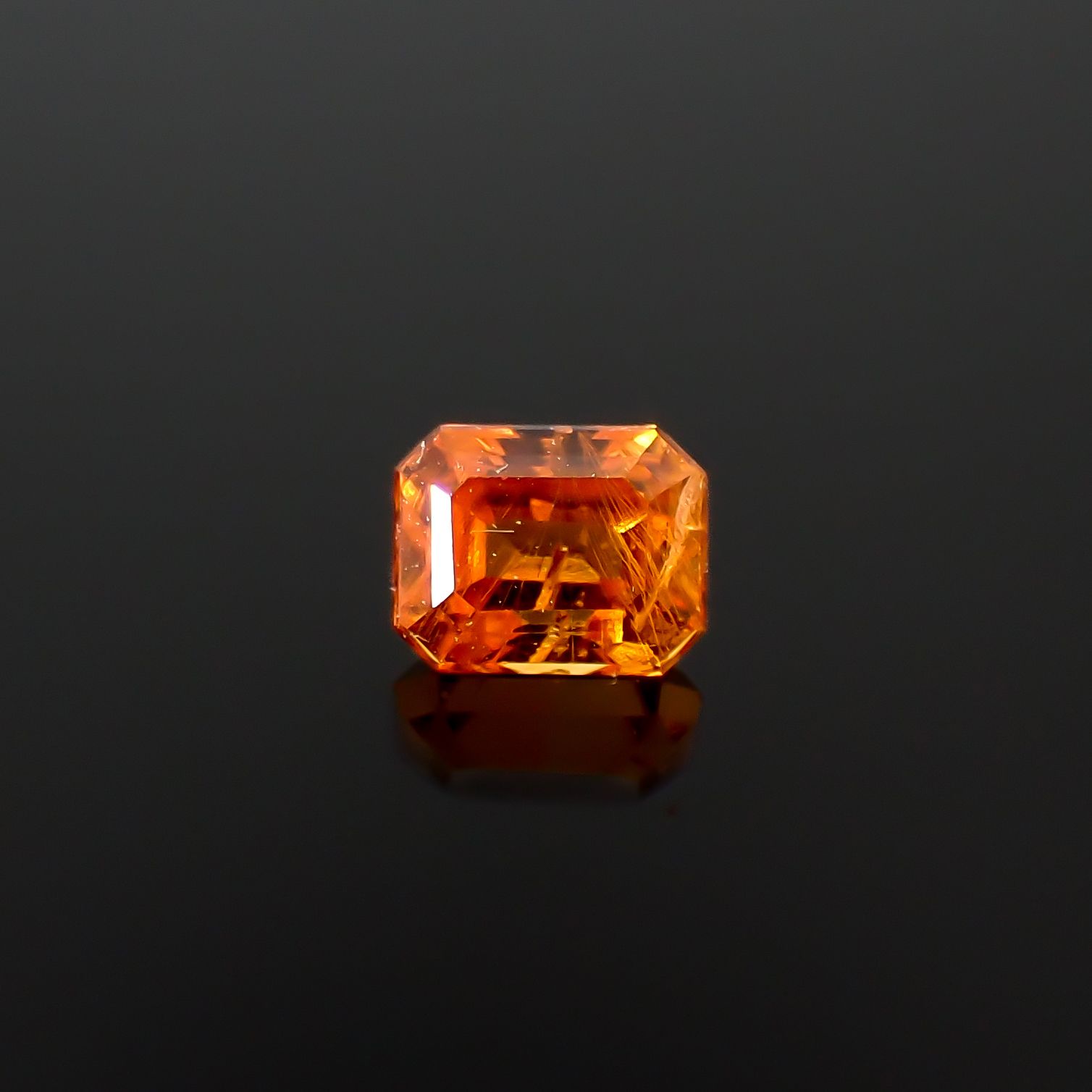 マンダリンガーネット マダガスカル産 0.21ct[240628220]3.3x2.6mm前後