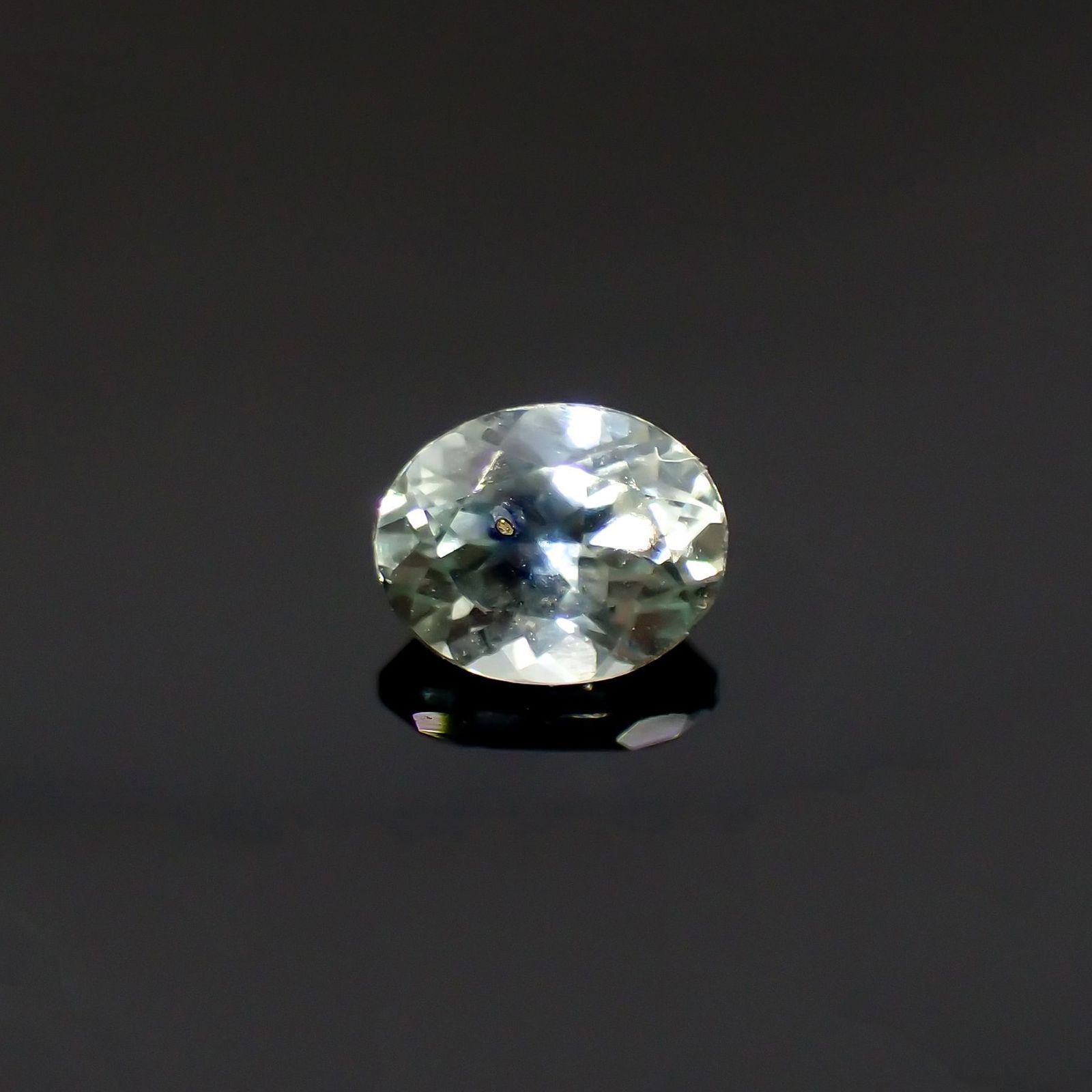 モンタナサファイア(宝石名サファイア)アメリカ・モンタナ州産 0.50ct 識別済[250114641]5x3.9mm前後