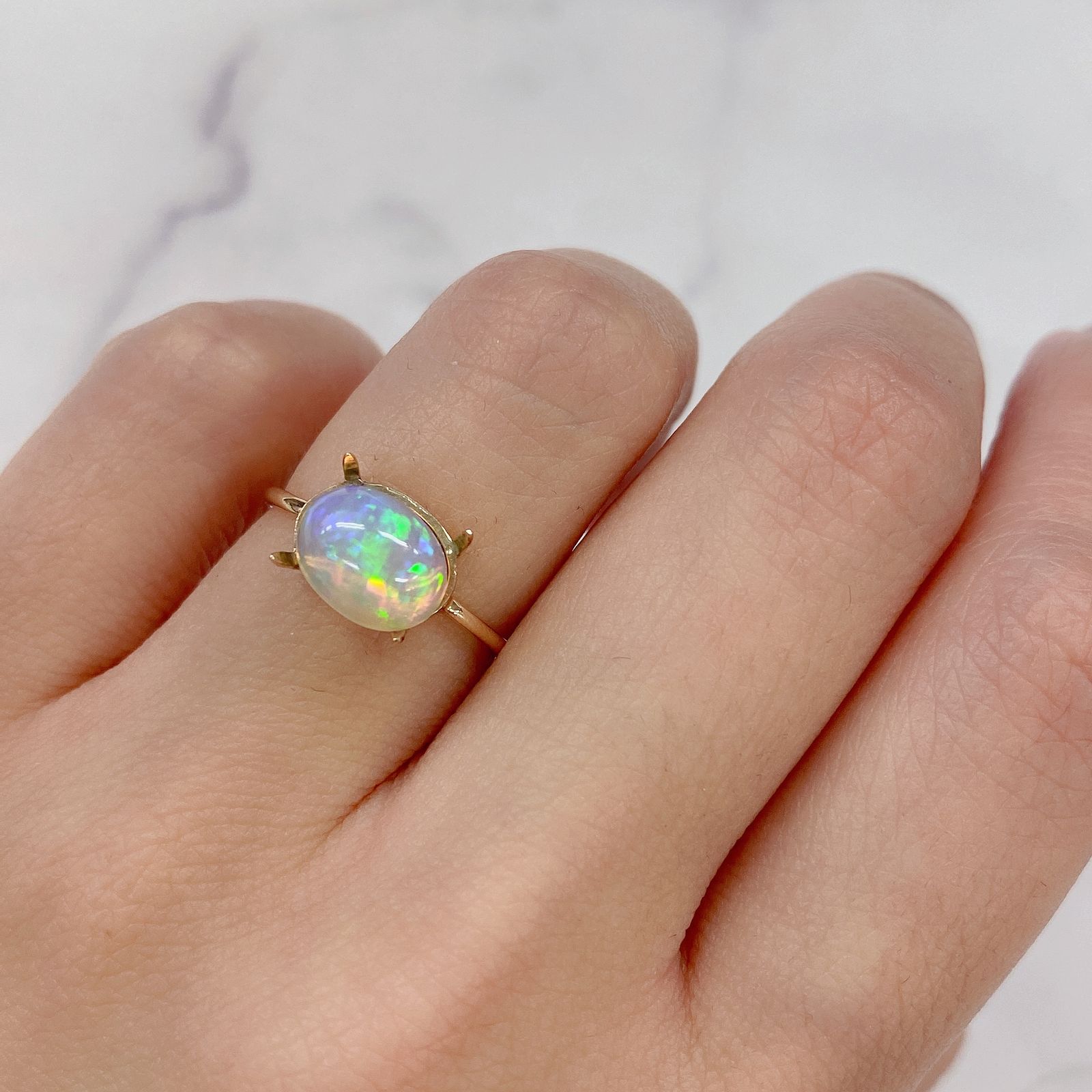 エチオピアオパール(宝石名オパール) エチオピア産 1.50ct 識別済[20063534]9.2×6.9mm前後