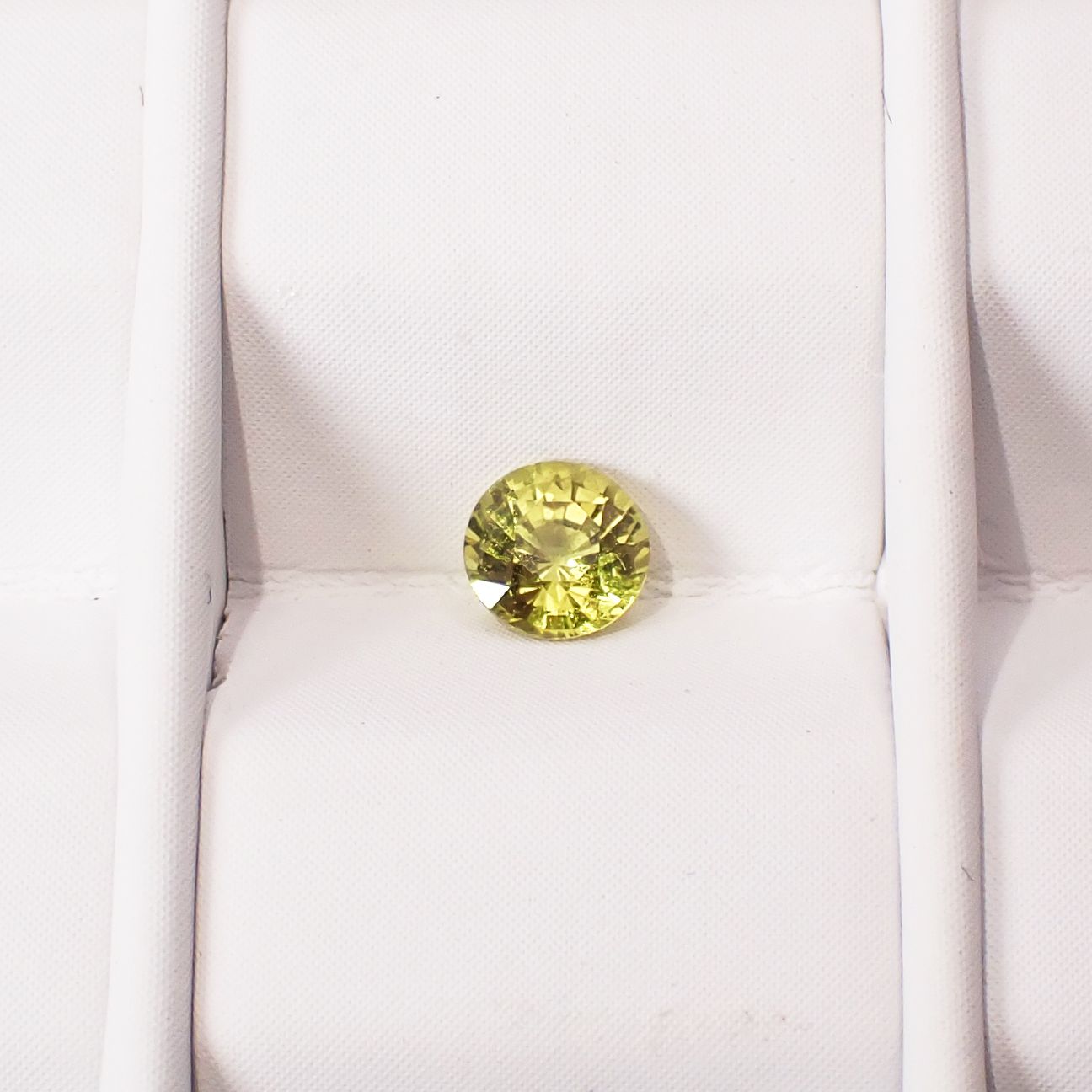 イエローサファイア スリランカ/マダガスカル産 0.25ct / 3.6x3.6mm前後 [250931137]
