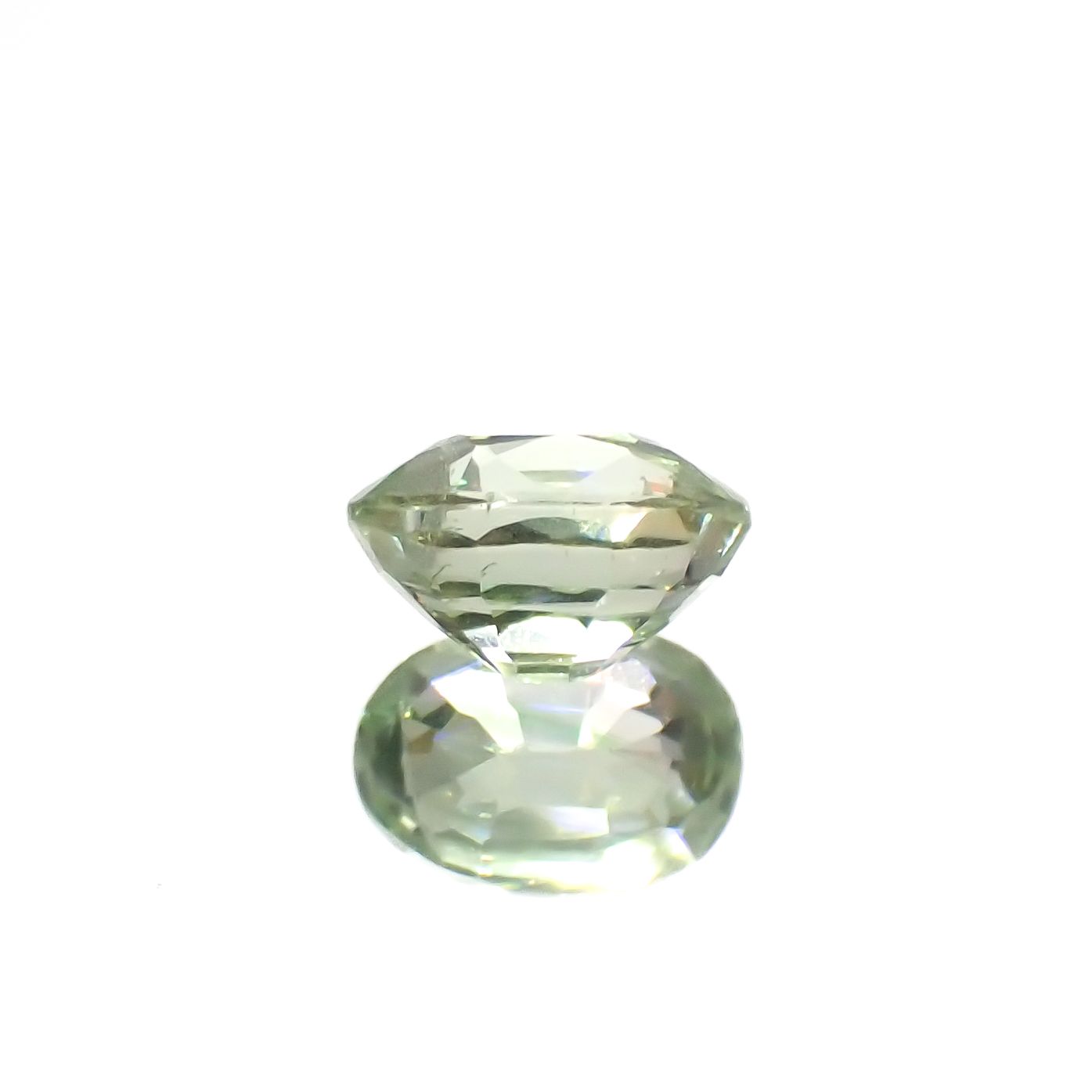 ミントガーネット(宝石名ガーネット)タンザニア産 0.66ct 識別済[230823064]5.8x4mm前後