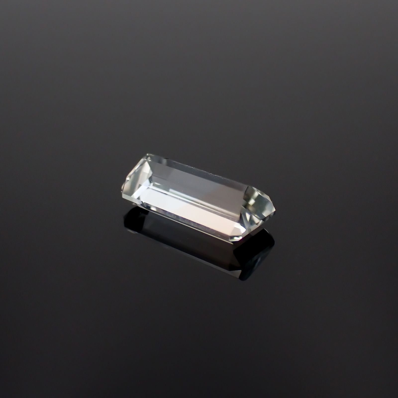 バイカラートパーズ ウクライナ産 2.77ct[231024044]11.4x5.4mm前後