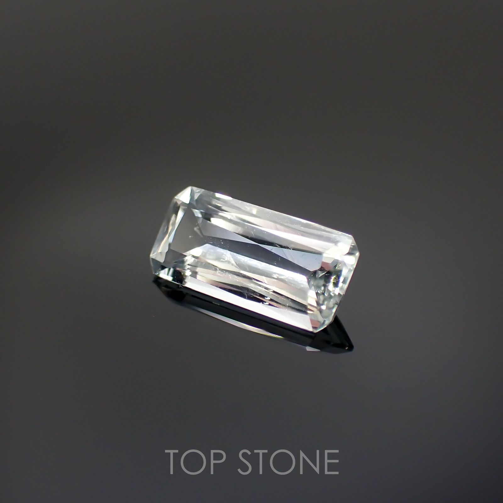ジェレメジェバイト(宝石名エレメージェバイト) ナミビア産 1.386ct ソ付(彩珠)[20095027]10.3×4.9mm前後