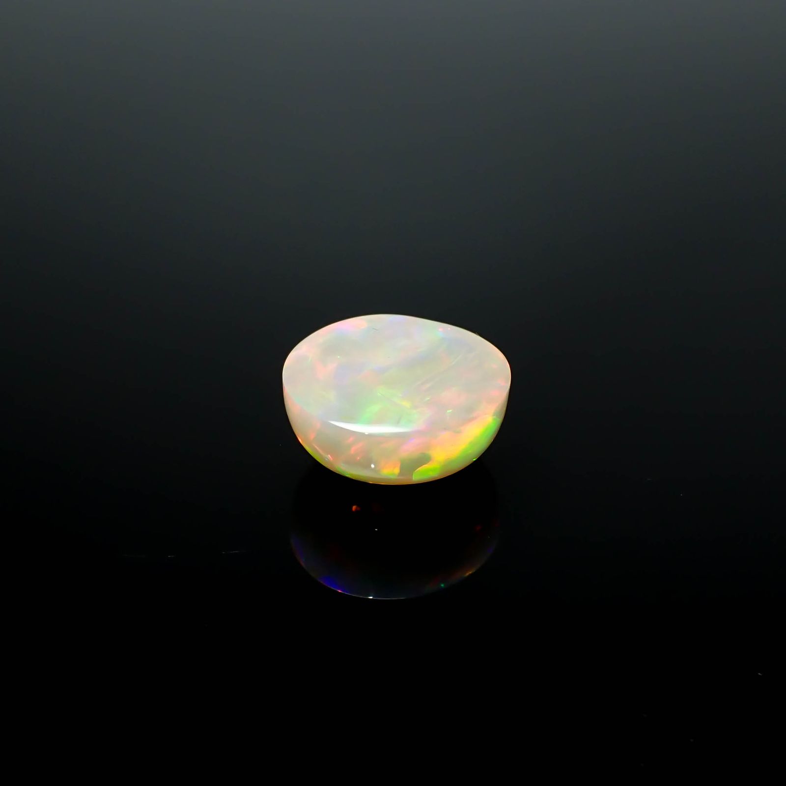 ブラックオパール(宝石名オパール/加熱処理)エチオピア産 8.54ct 識別済[240226261]14.8x14.3mm前後
