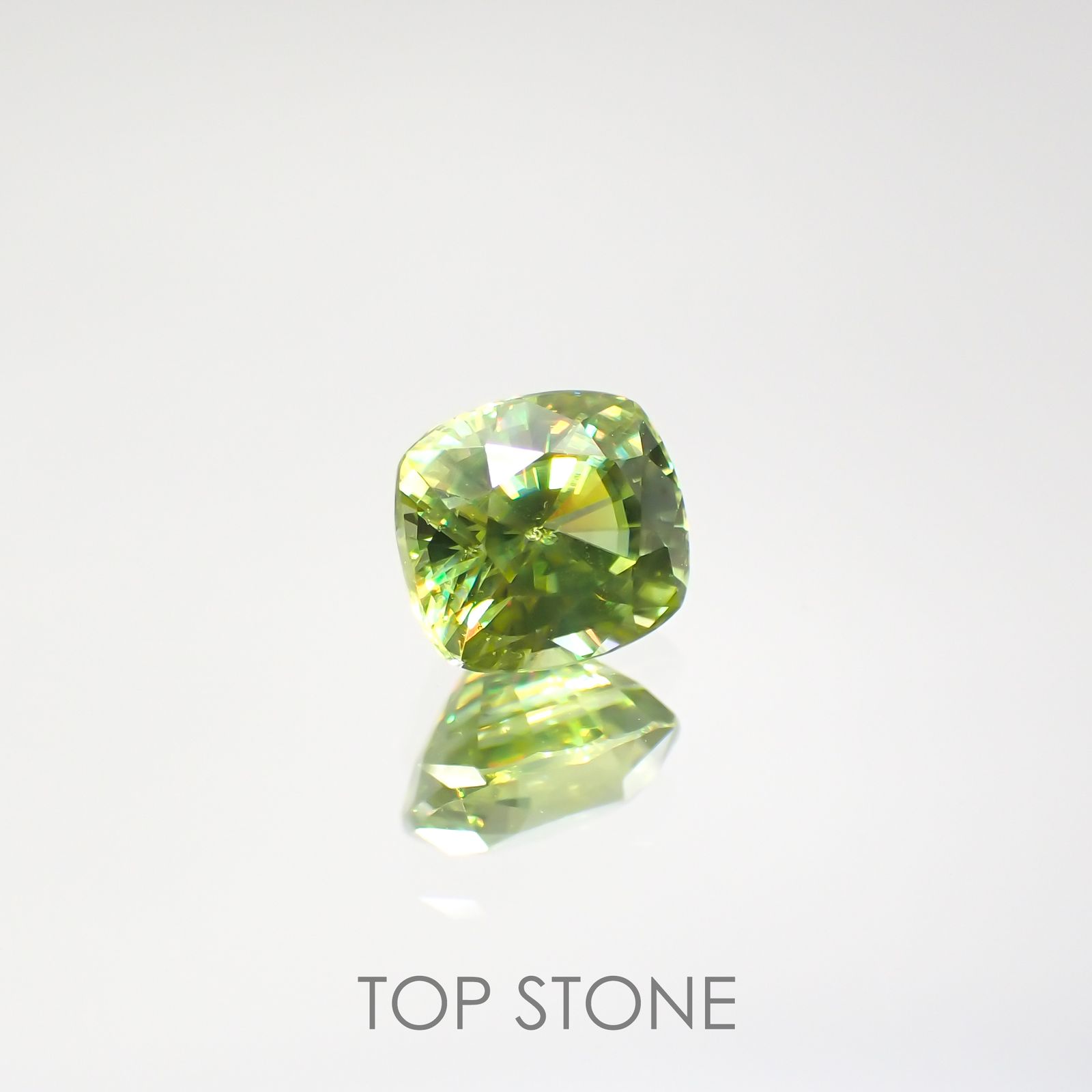 スフェーン マダガスカル産 ルース 0.94ct[210712007]5.8×5.1mm前後