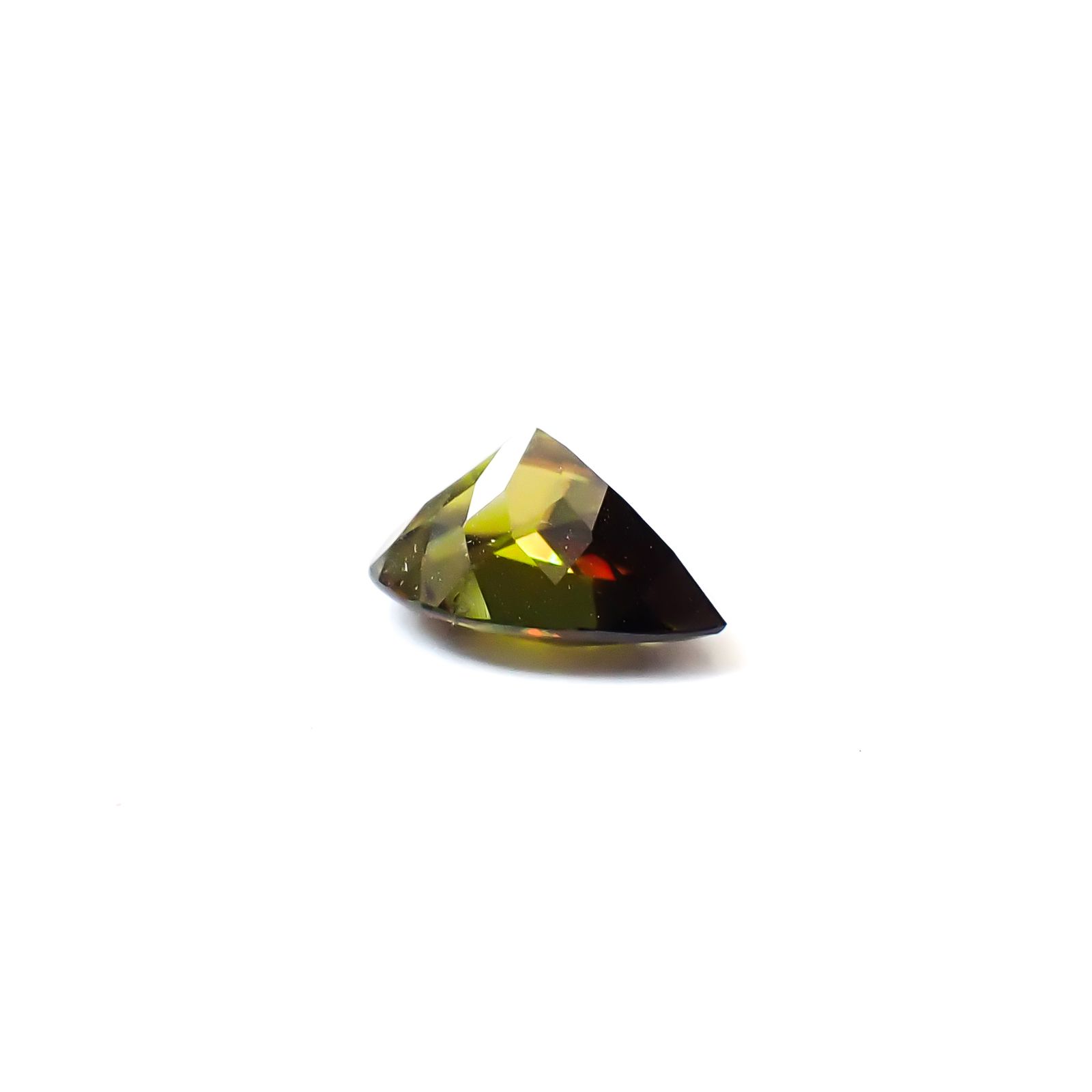 カラーチェンジスフェーン パキスタン産 1.78ct / 9.1x6.8mm前後 [260632491]