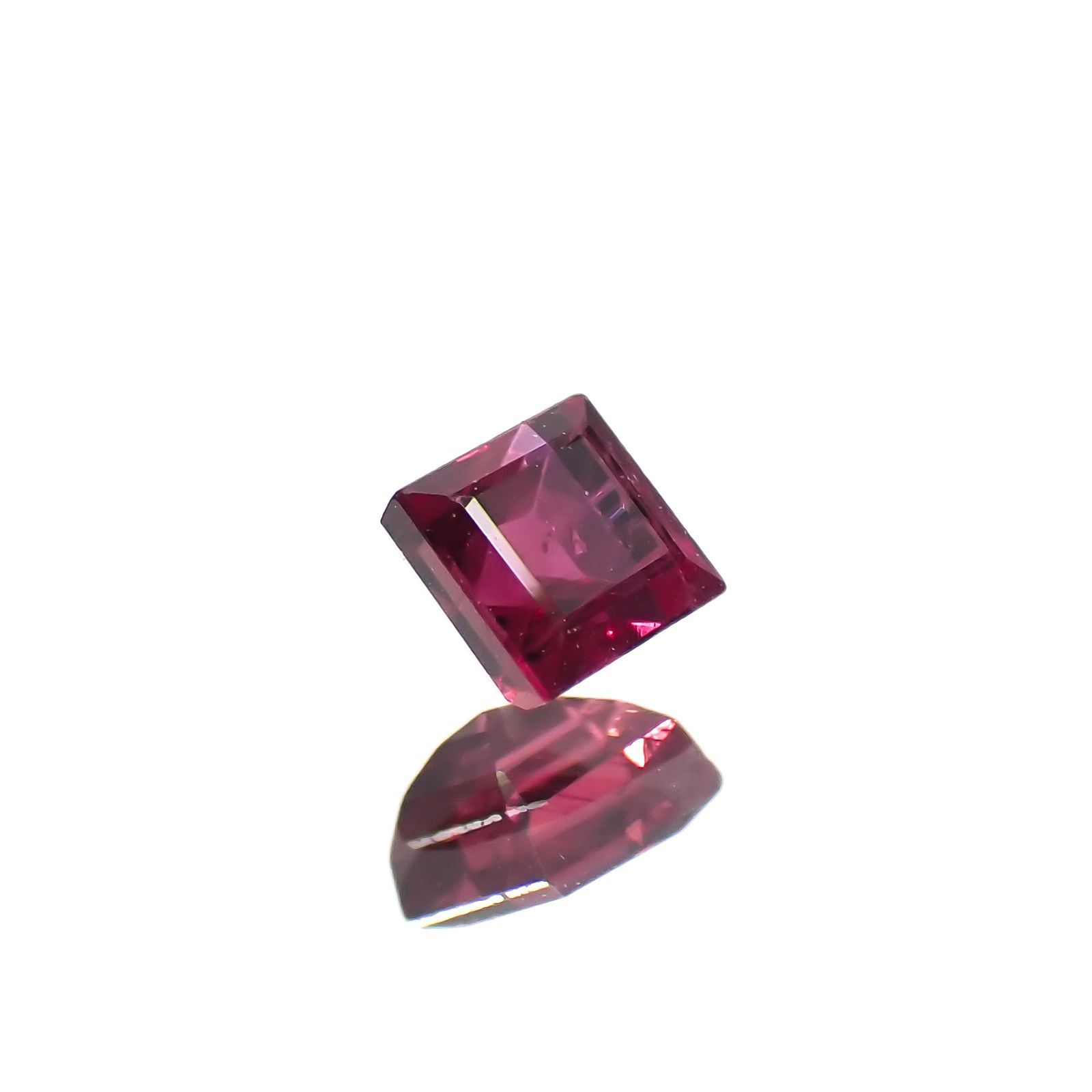 ルビー タイ/ビルマ産 0.17ct[220616360]2.6x2.5mm前後