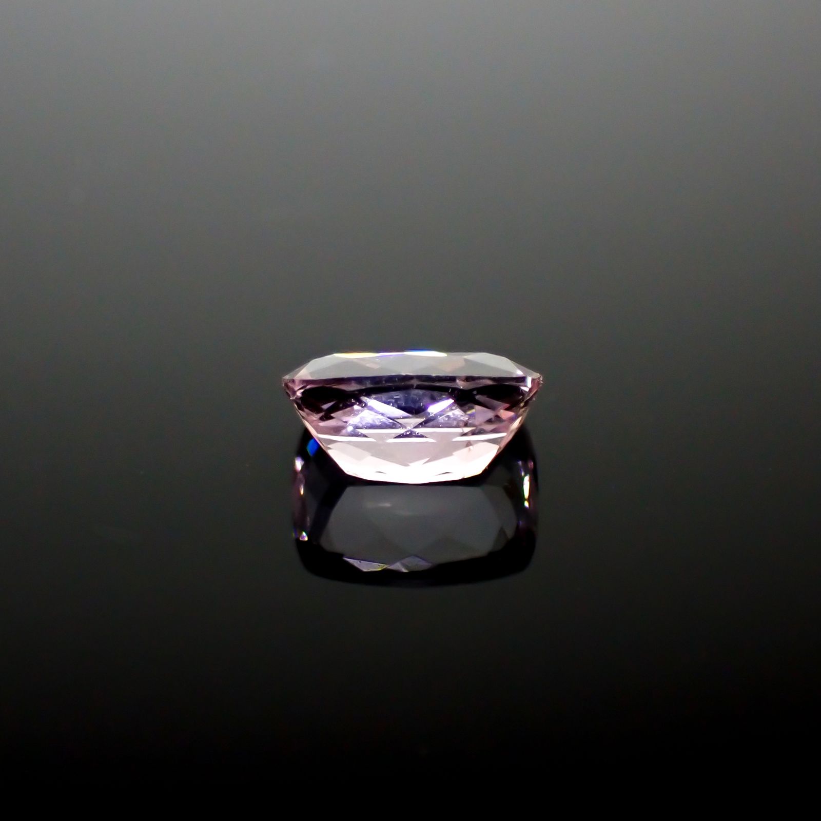 ピンクゾイサイト(宝石名ピンク・ゾイサイト)タンザニア産 1.406ct ソ付(彩珠)[241129478]7.7x5.8mm前後